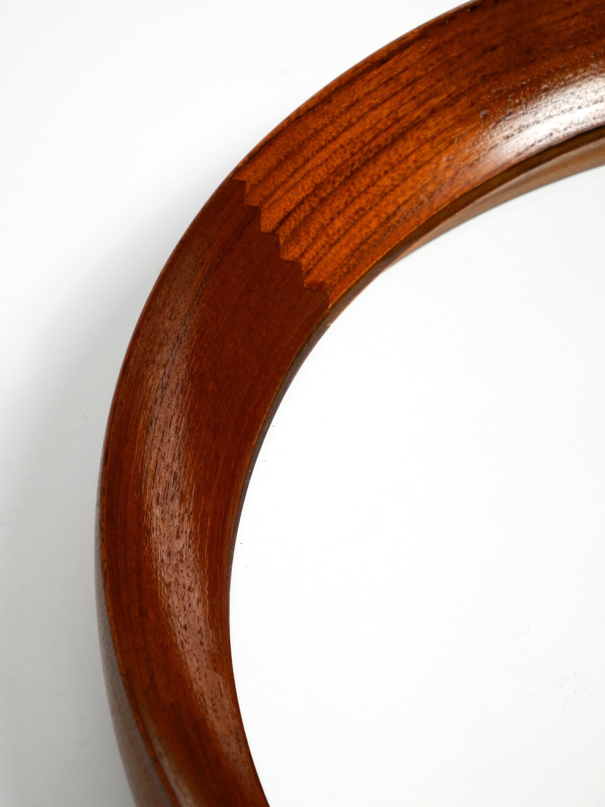 Bellissimo specchio da parete rotondo in teak degli anni '60 di TH. POSS 'EFTF Copenaghen Danimarca in vendita 1