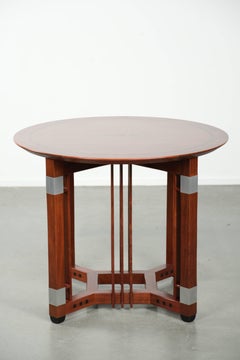 Beautiful round Art Deco design side/coffee table