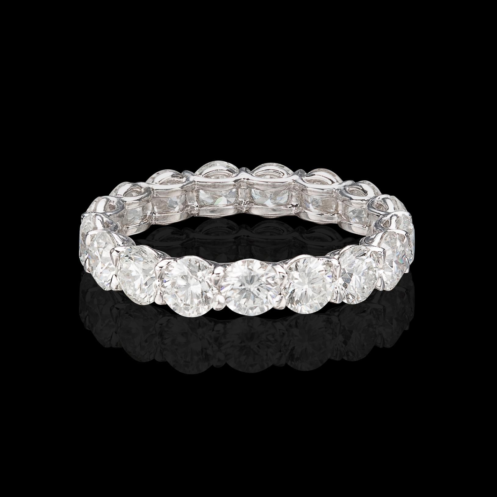 Women's Beautiful Round Cut Diamond Eternity Band For Sale