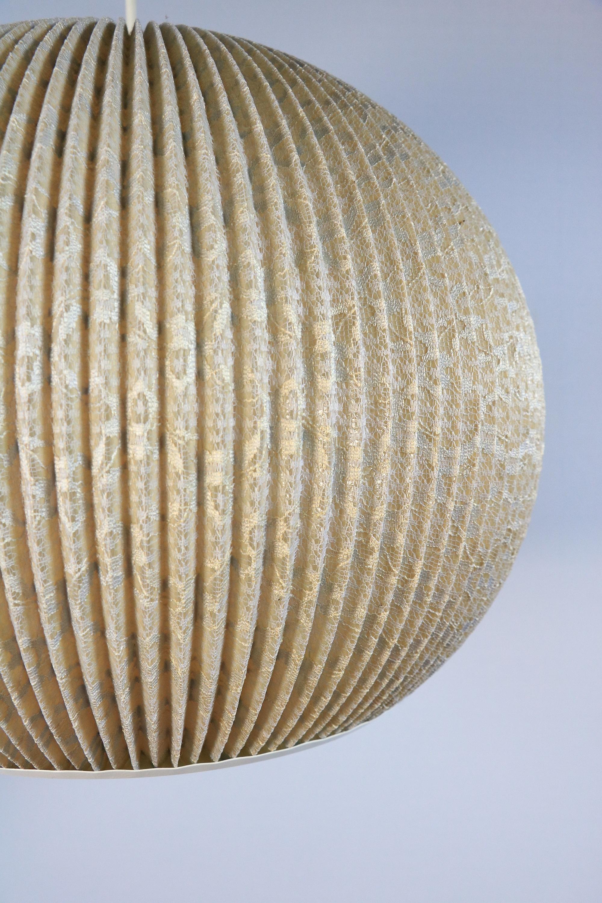 Beautiful Round Hanging Lamp, pleated Lampshade, 1960s, Germany In Good Condition For Sale In Berlin, BE