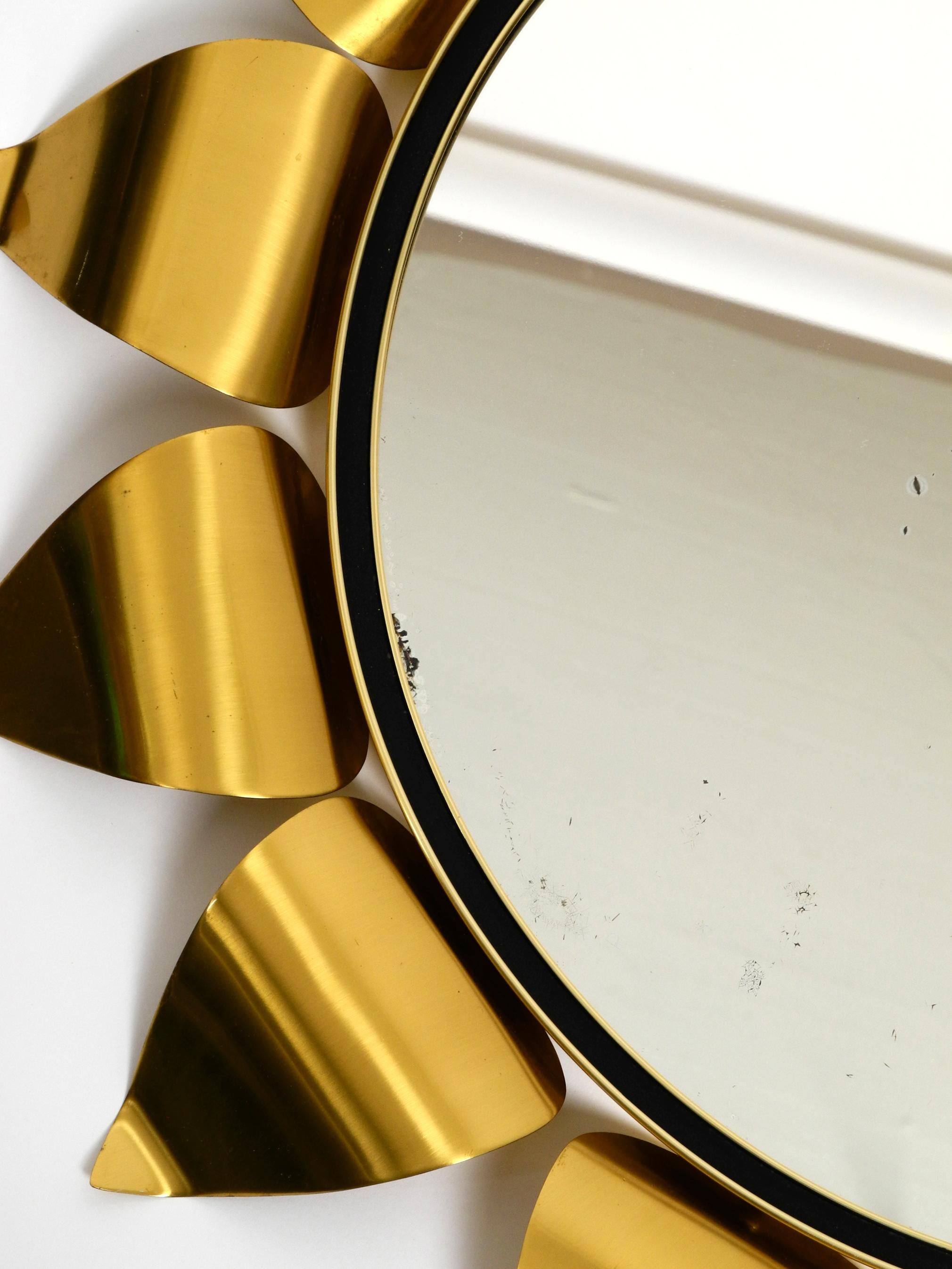 Beautiful Round Mid Century Brass Sunburst Wall Mirror For Sale 6