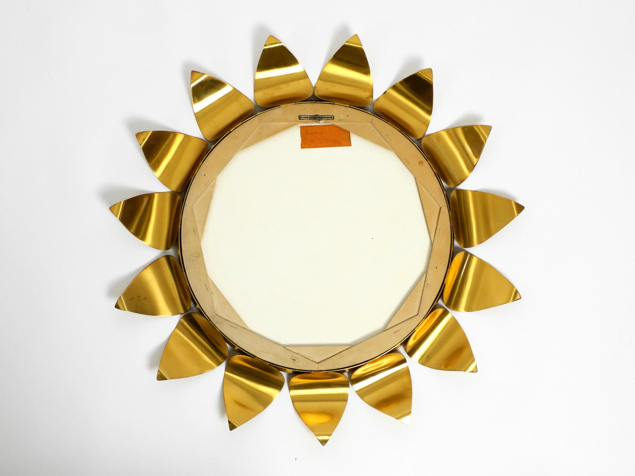Beautiful Round Mid Century Brass Sunburst Wall Mirror For Sale 8