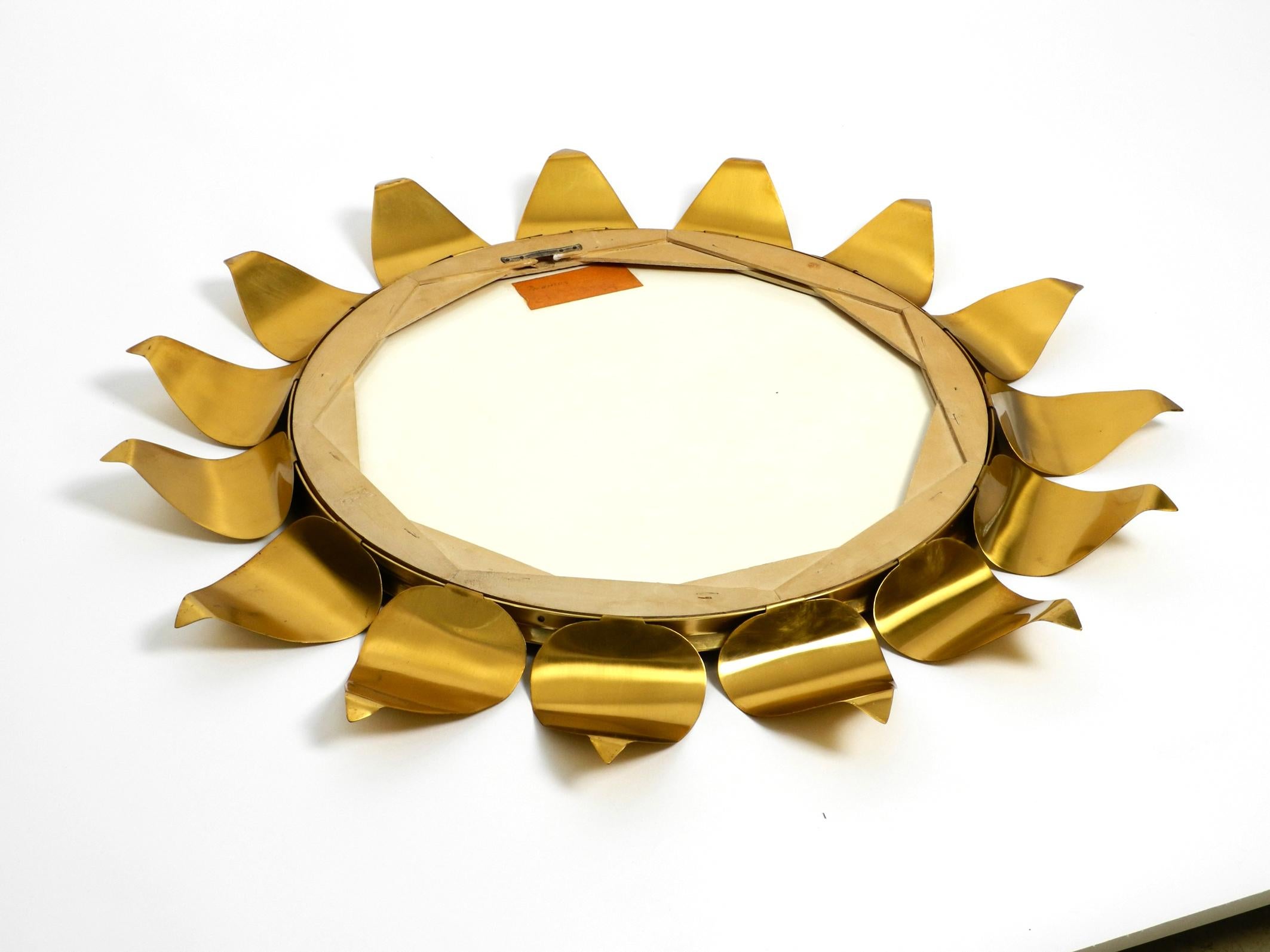 Beautiful Round Mid Century Brass Sunburst Wall Mirror For Sale 1
