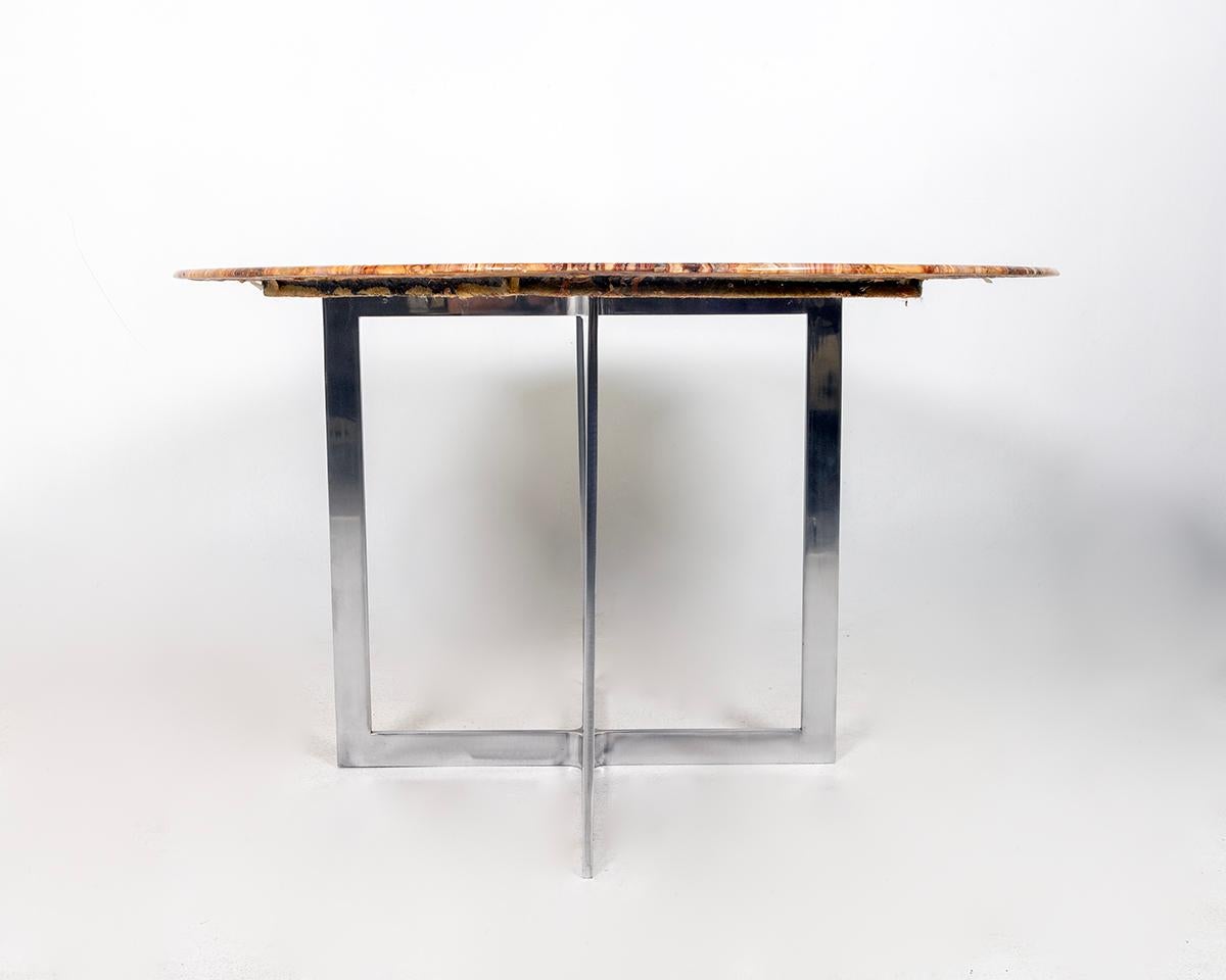 Schöner runder moderner Onyxtisch aus der Mitte des Jahrhunderts, Aluminiumfuß, 1970er Jahre im Angebot 3