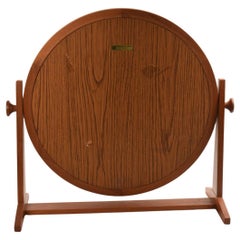 Precioso espejo danés redondo de sobremesa de teca de Pedersen & Hansen