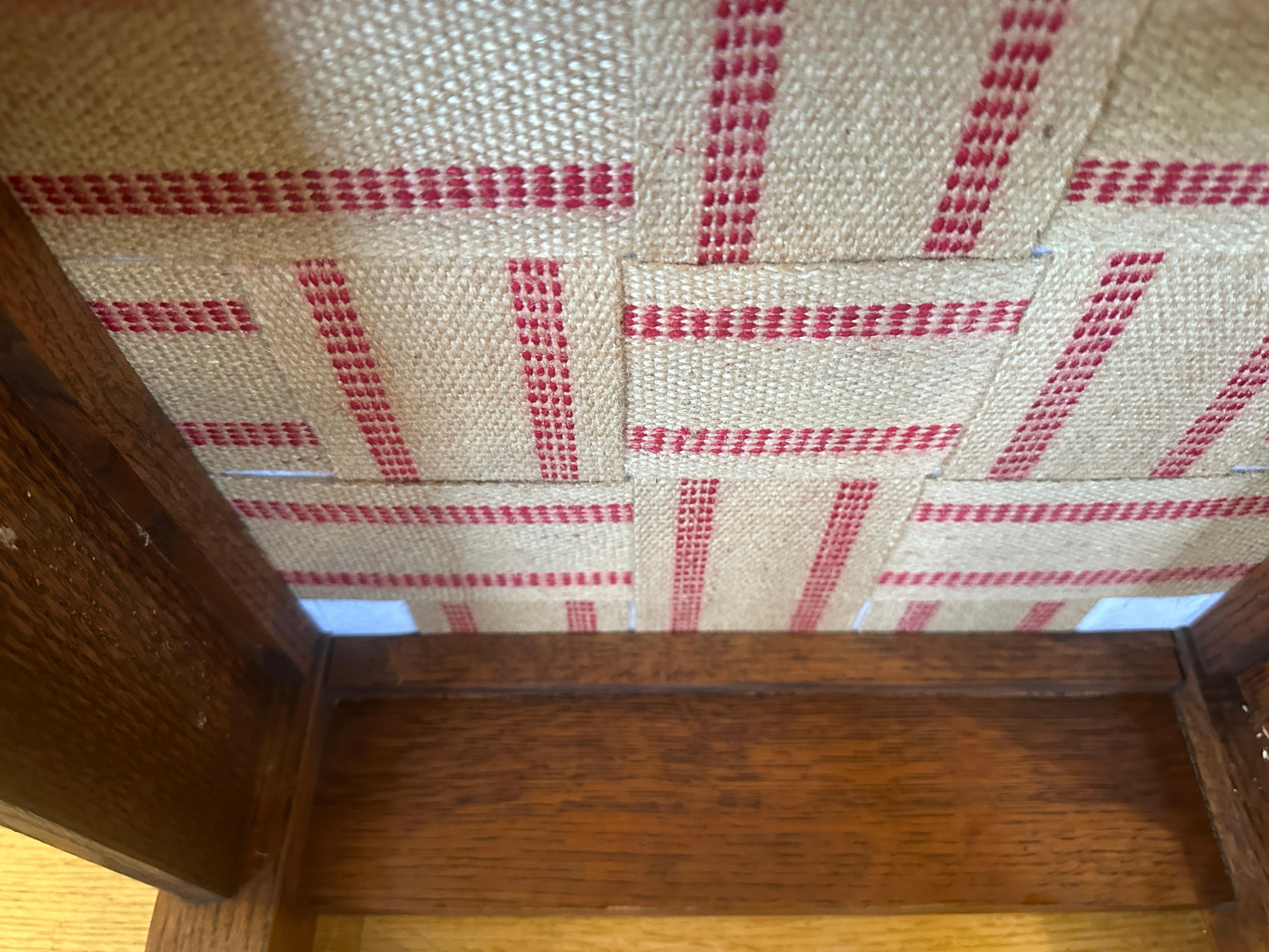 Beautiful Roycroft Chair, Made circa 1910 (Stickley Era) - W5395 For Sale 1