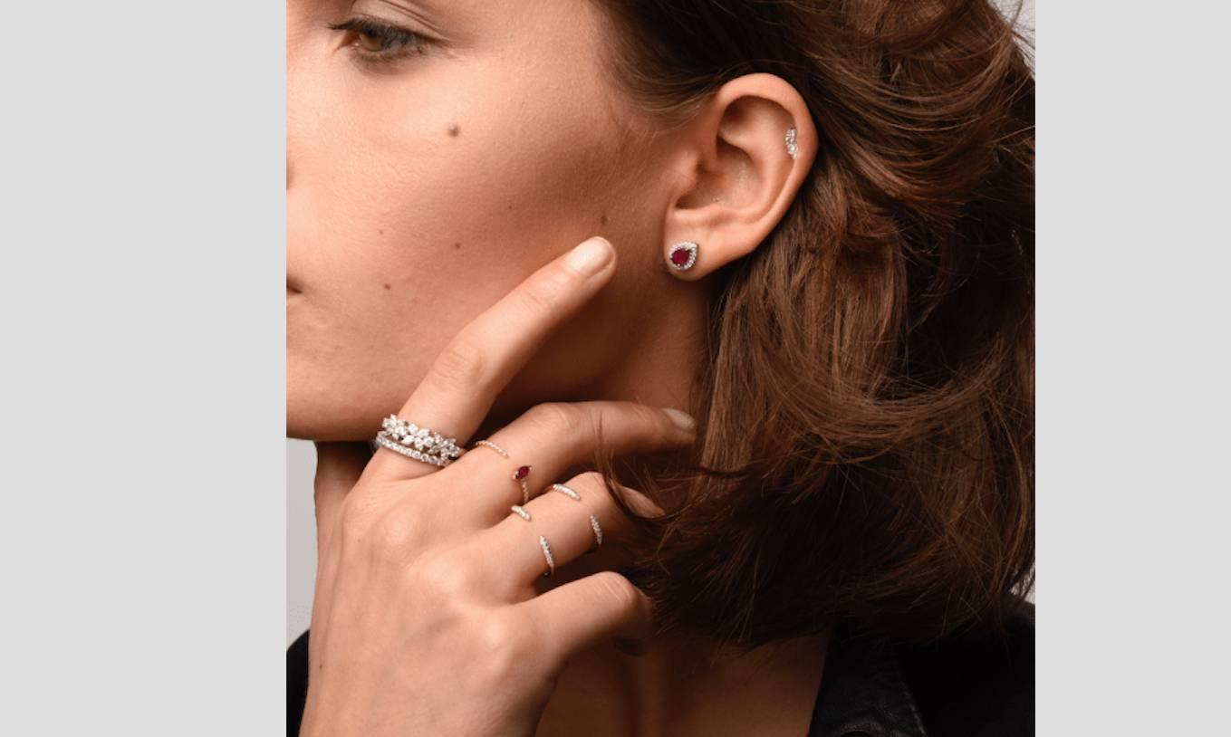 18 Karat White Gold Ruby white Brilliants Cluster Diamond Stud Earrings In New Condition For Sale In Munich, DE