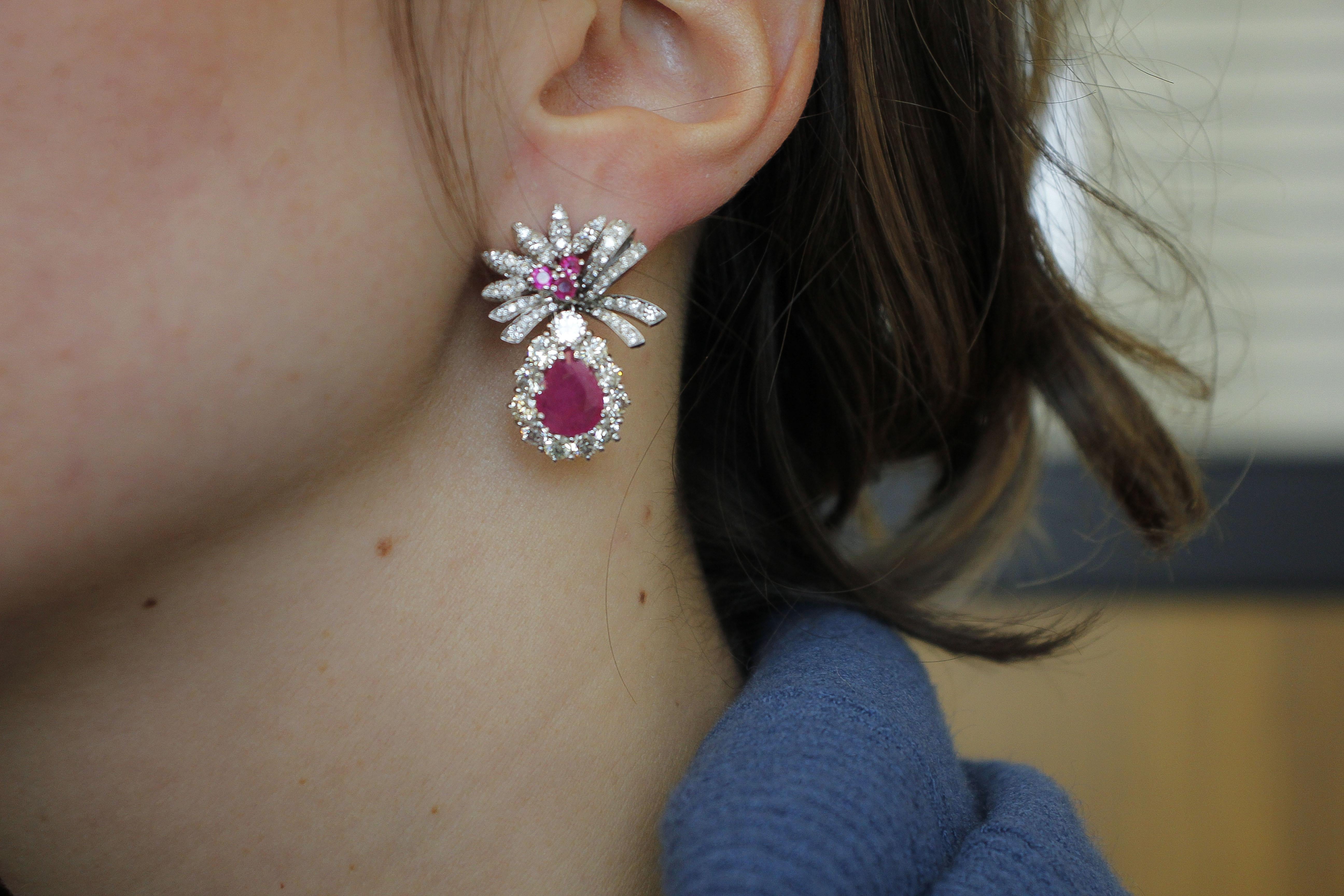 Magnifiques boucles d'oreilles rubis et diamants en or blanc 18 carats en vente 1