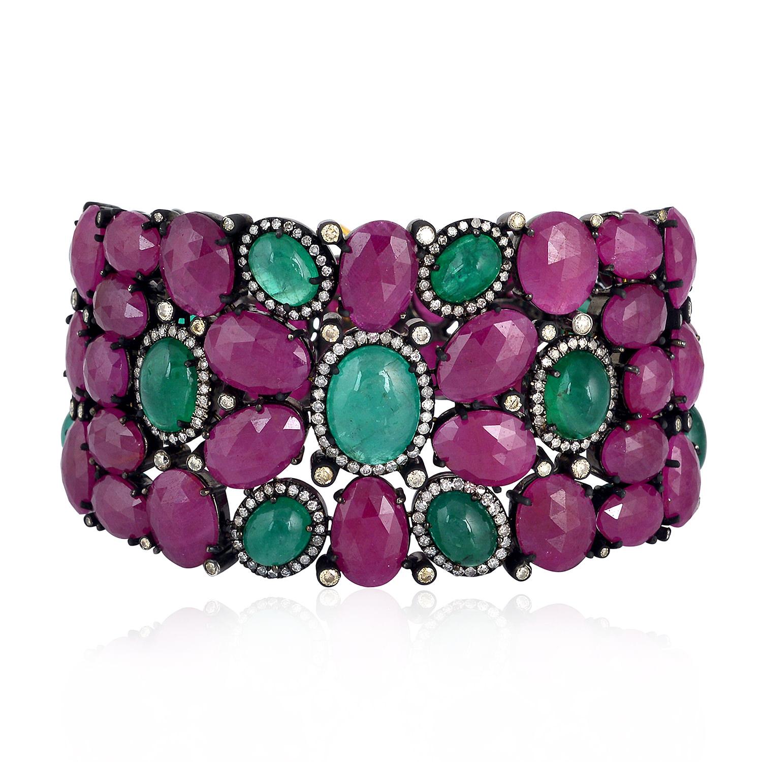 Armband mit Rubin und Smaragd im Cabochon-Schliff (Moderne) im Angebot