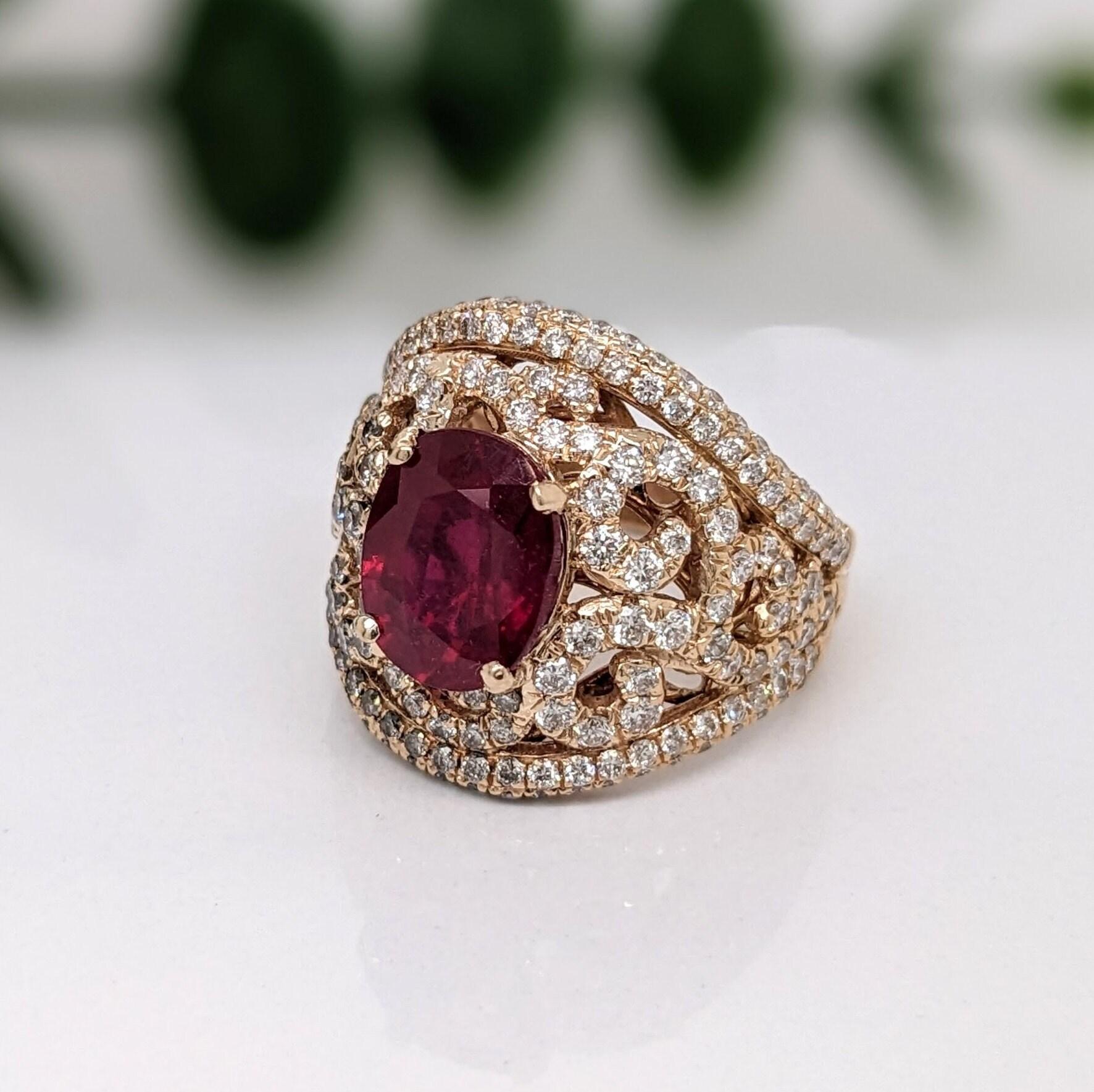 Oval Cut Beautiful Ruby Estate Ring w Earth Mined Diamonds in Solid 14k Gold Oval 9x7mm For Sale