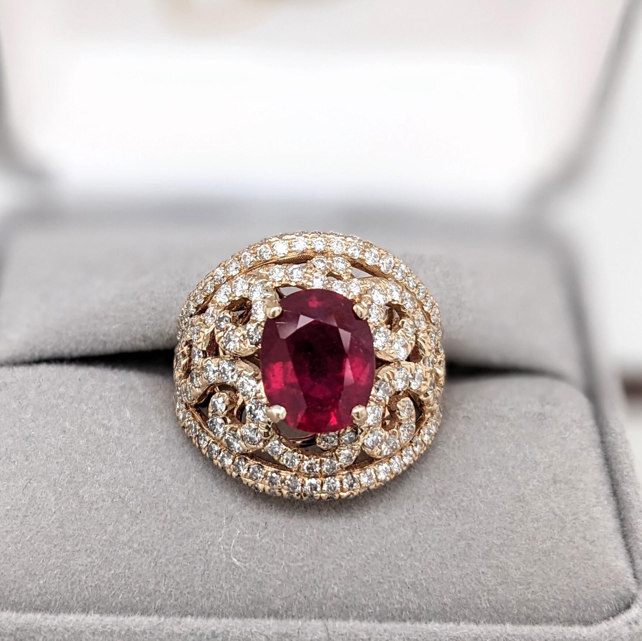 Women's Beautiful Ruby Estate Ring w Earth Mined Diamonds in Solid 14k Gold Oval 9x7mm For Sale