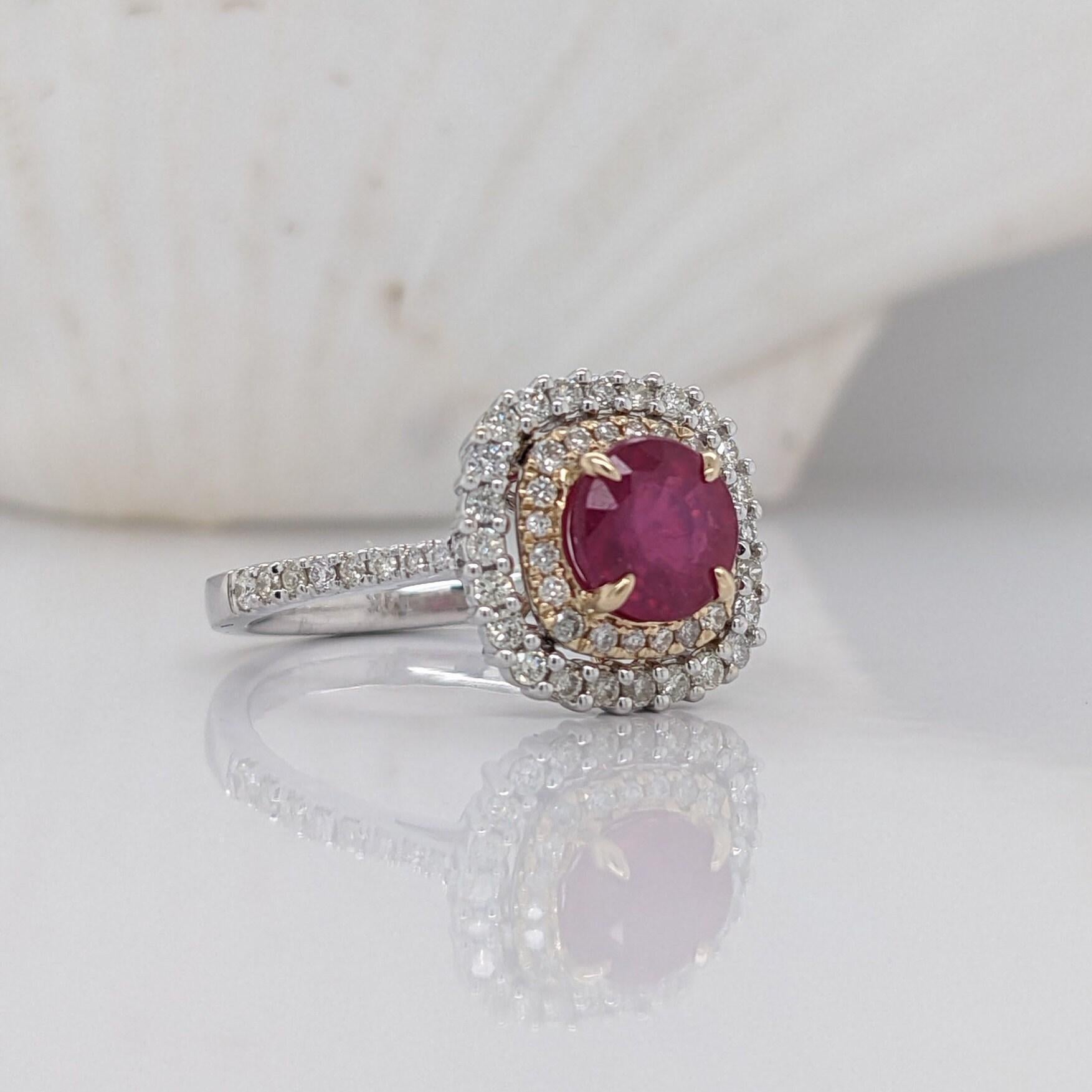Donna Bellissimo anello di rubino con diamanti estratti dalla terra in oro bianco massiccio 14 carati, rotondo 6 mm in vendita