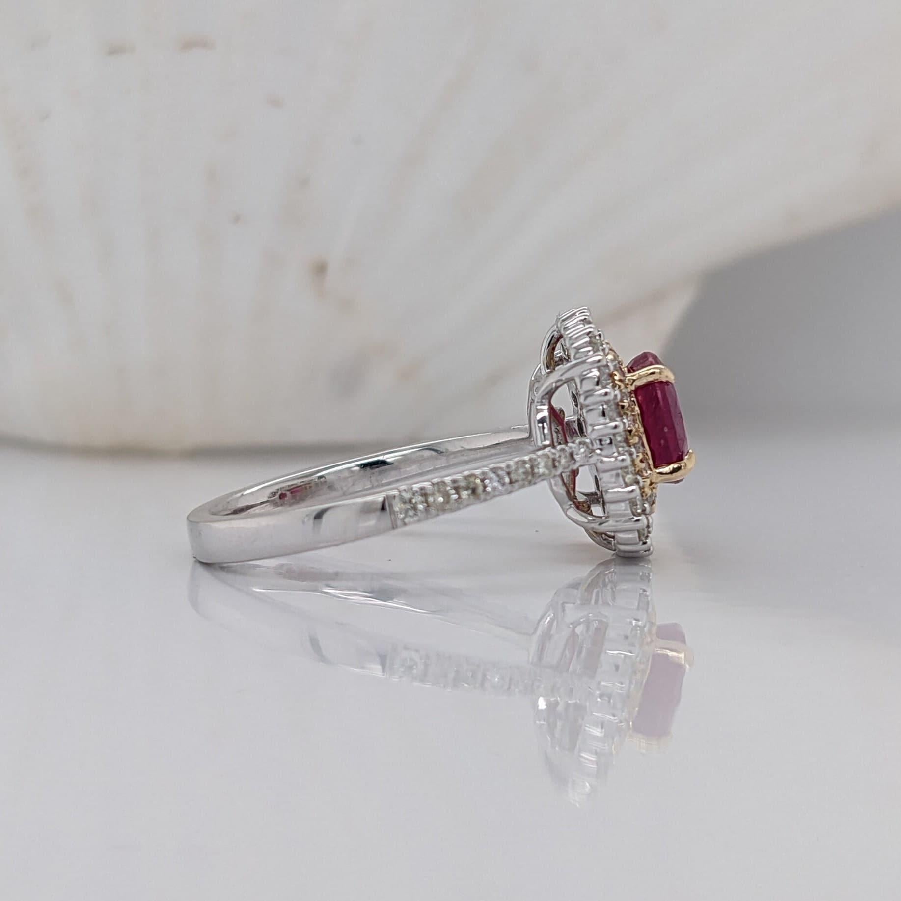Bellissimo anello di rubino con diamanti estratti dalla terra in oro bianco massiccio 14 carati, rotondo 6 mm in vendita 1