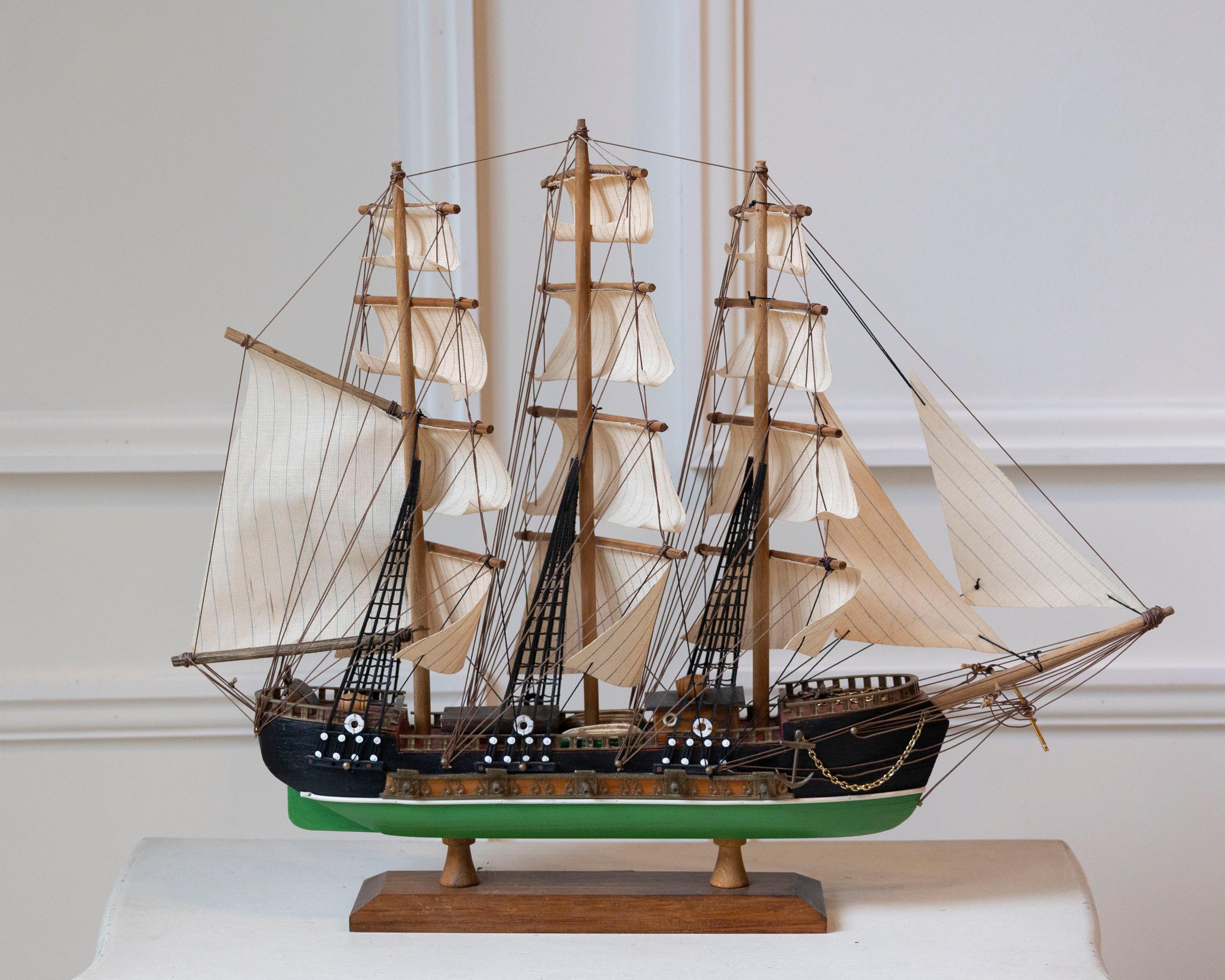 Schönes Segelschiff-Modell (Messing) im Angebot