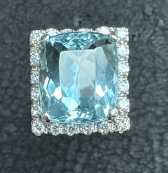 Beautiful Santa Maria Brazil 10.70ct Aquamarine & Diamond 18k Ring