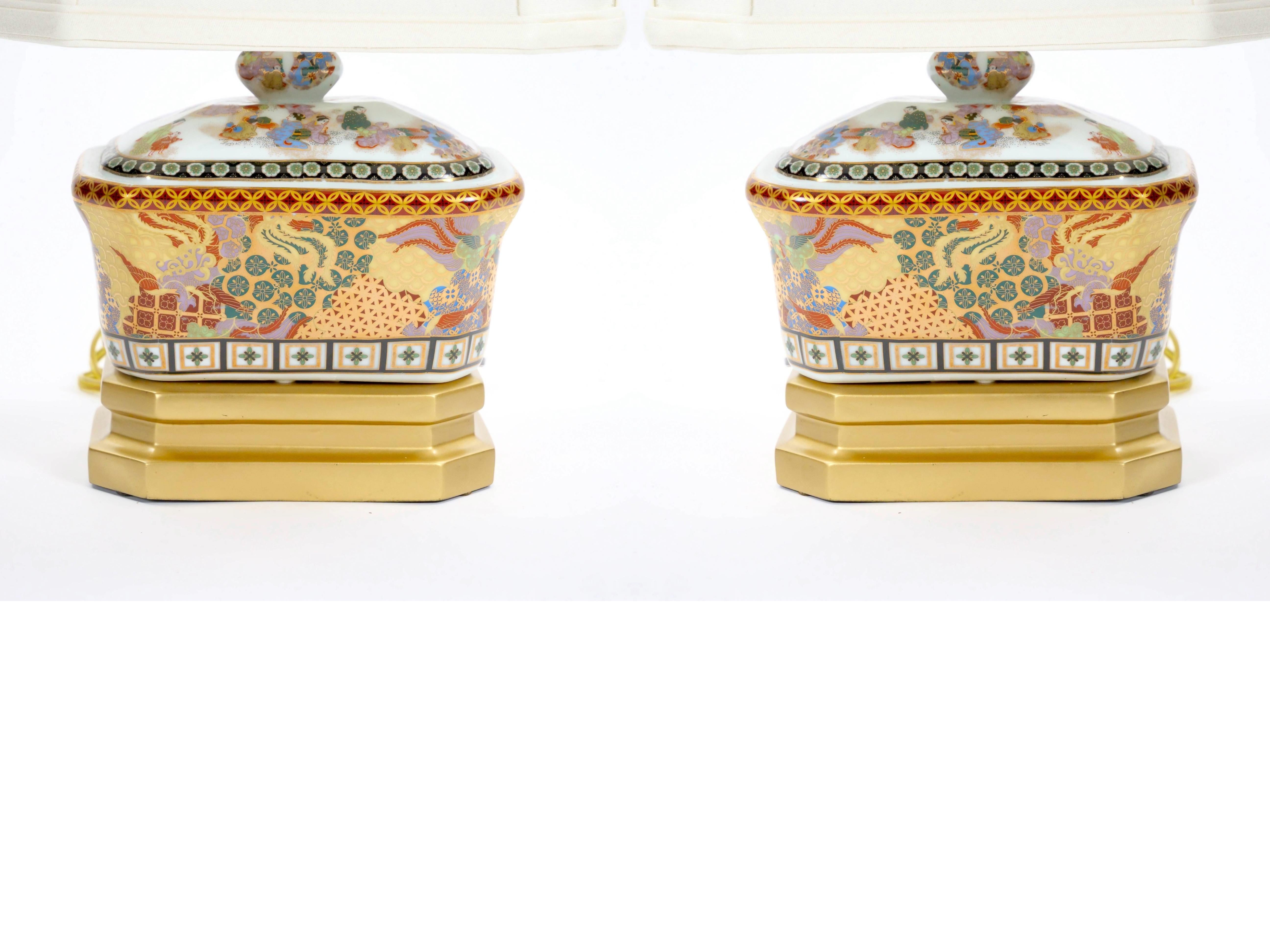 Schöne Porzellanlampe im Satsuma-Stil mit Dekorationen und eleganten vergoldeten Golddetails im Angebot 7