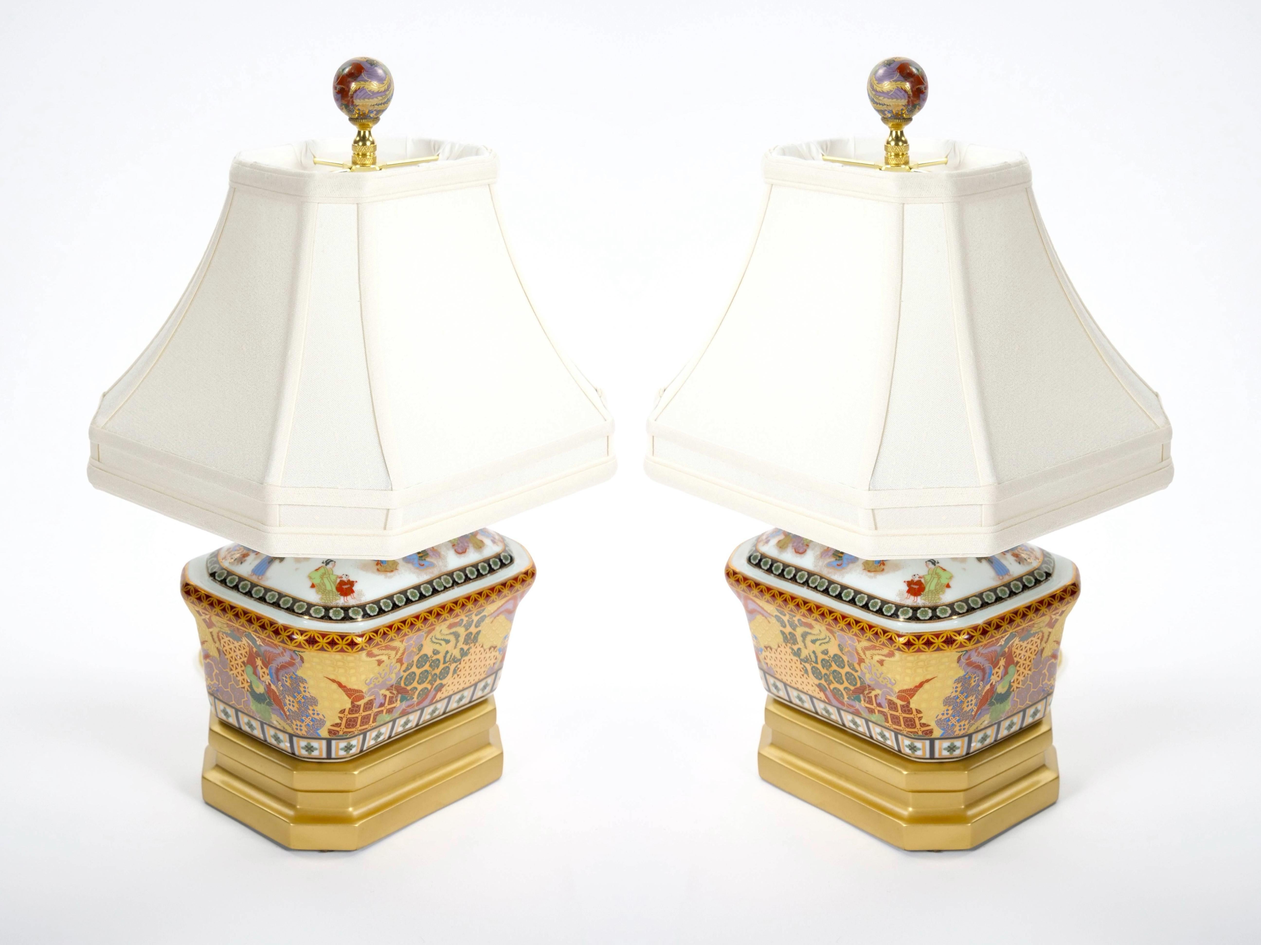 Schöne Porzellanlampe im Satsuma-Stil mit Dekorationen und eleganten vergoldeten Golddetails im Angebot 9