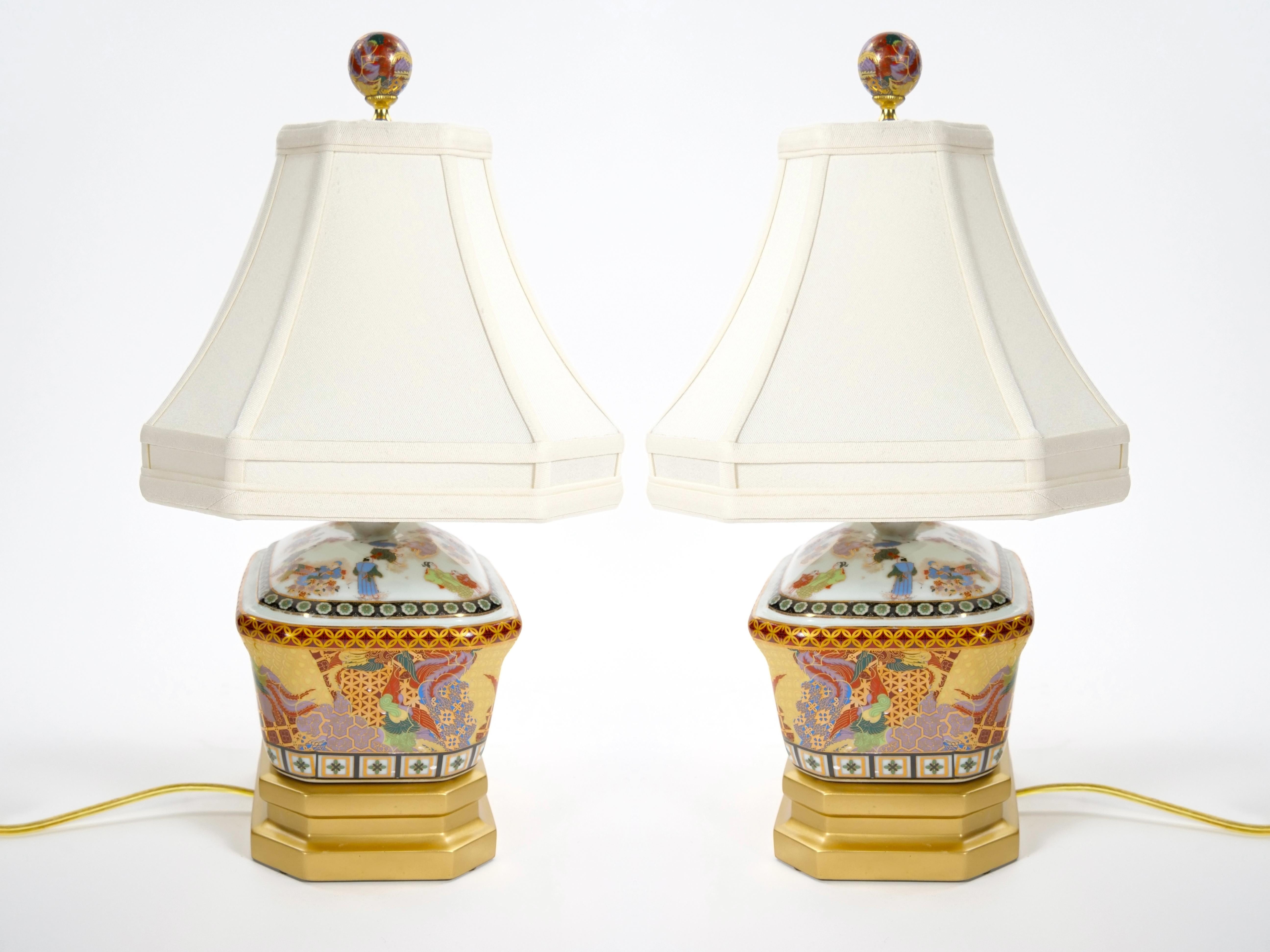 Schöne Porzellanlampe im Satsuma-Stil mit Dekorationen und eleganten vergoldeten Golddetails im Angebot 10