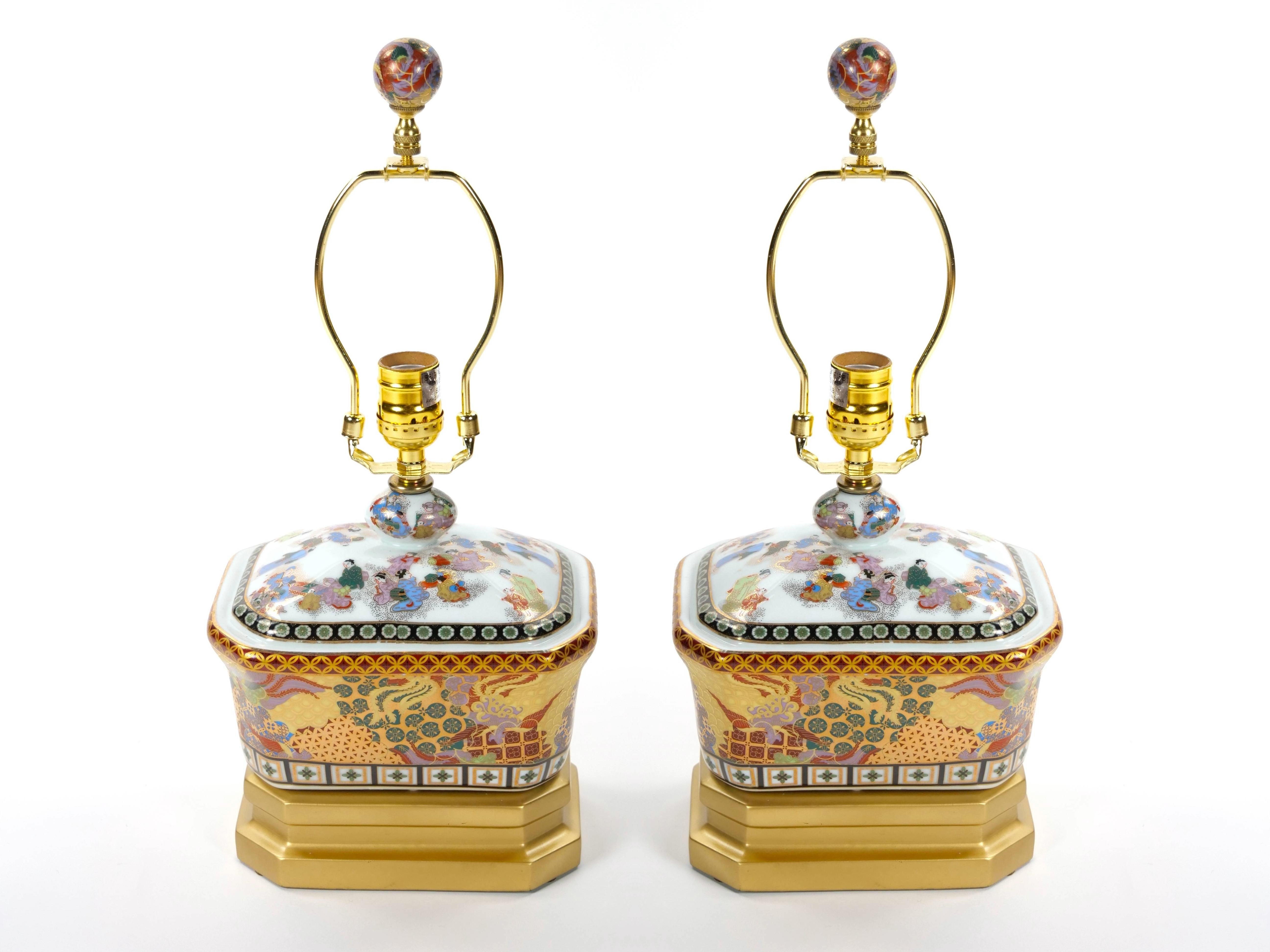 Schöne Porzellanlampe im Satsuma-Stil mit Dekorationen und eleganten vergoldeten Golddetails im Angebot 12