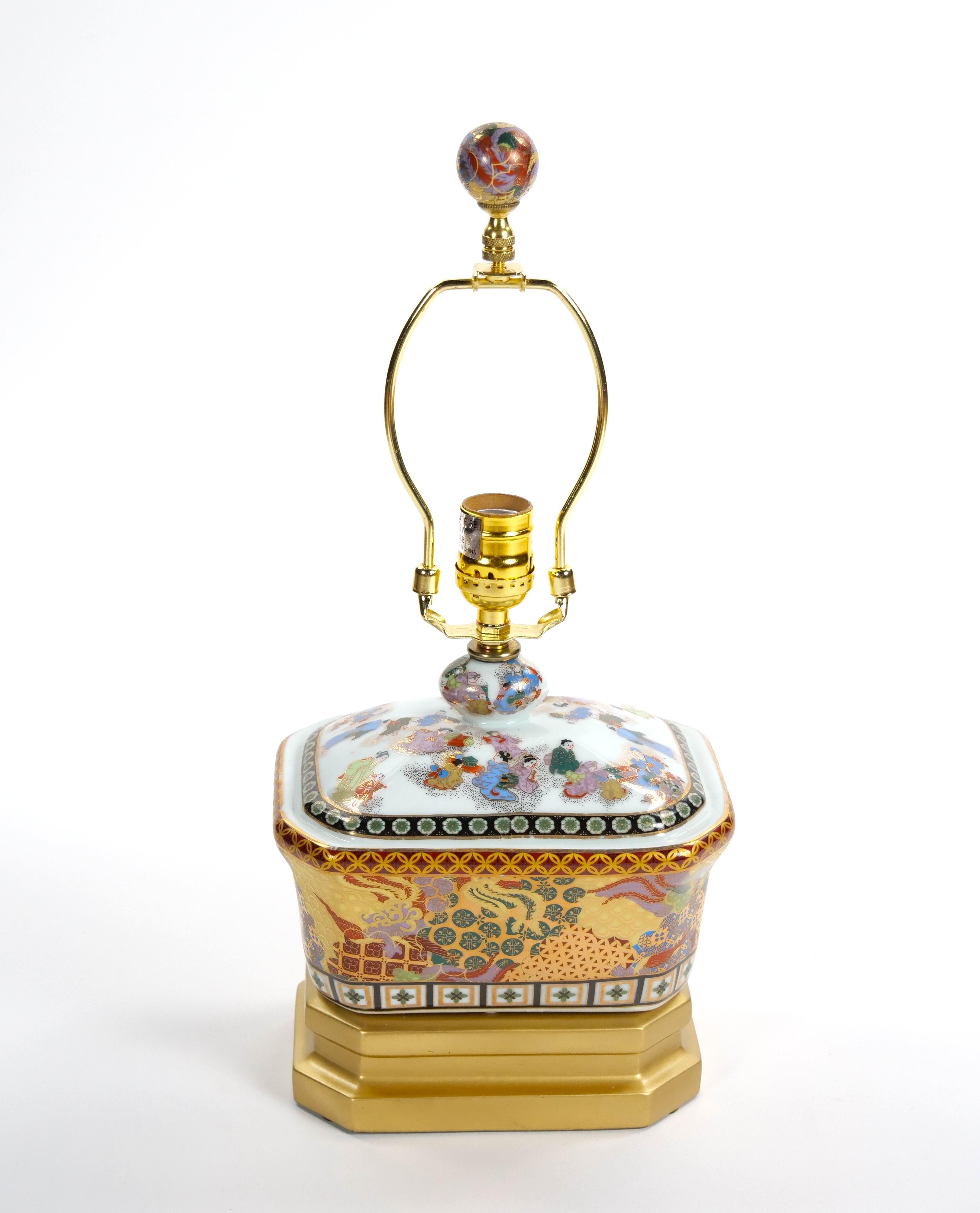 Schöne Porzellanlampe im Satsuma-Stil mit Dekorationen und eleganten vergoldeten Golddetails im Angebot 3