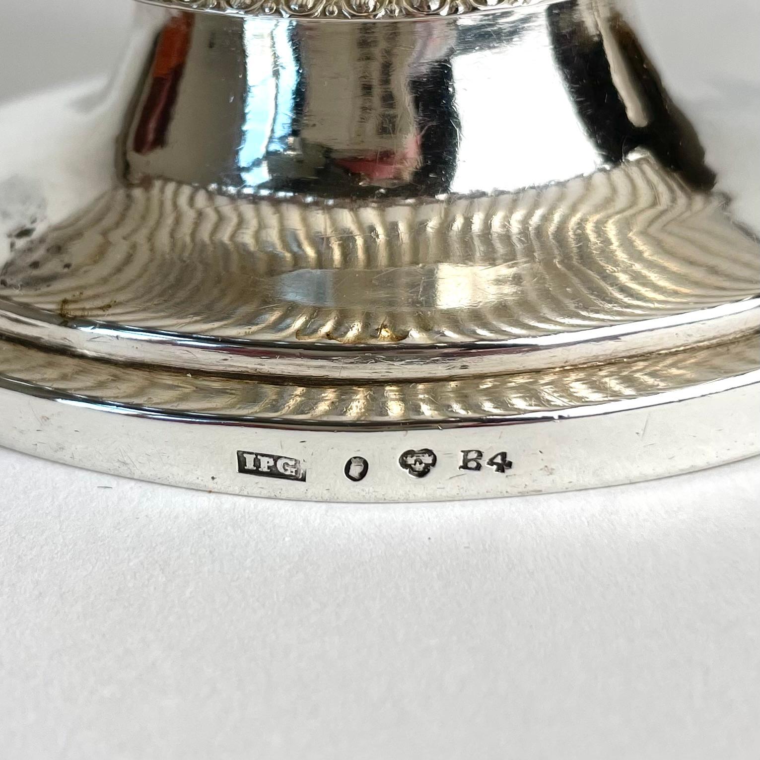 Precioso bote de salsa en plata de Johan Petter Grönvall, Suecia, de 1832 Mediados del siglo XIX