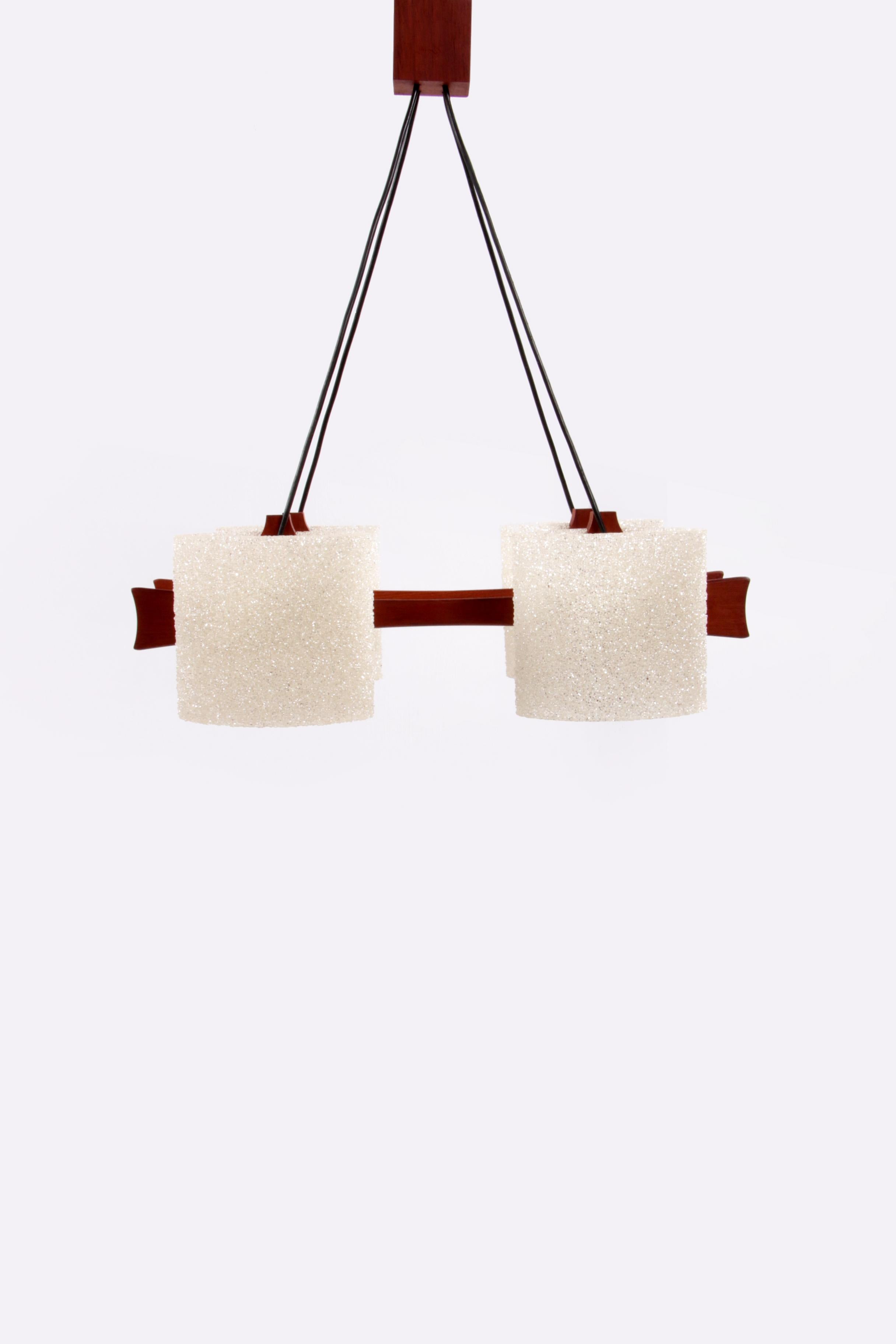 This is a beautiful hanging lamp with four lampshades and an e14 fitting.

The wood is teak and the caps are made of a kind of hard resin with small pits.

Fits in a modern interior or many others.

Sustainable: environmentally conscious By