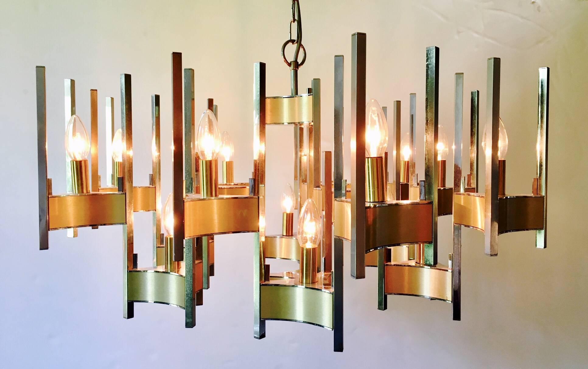 Mid-Century Modern Beautiful Sciolari Fifteen-Light Design Chandelier in Brass and Chrome