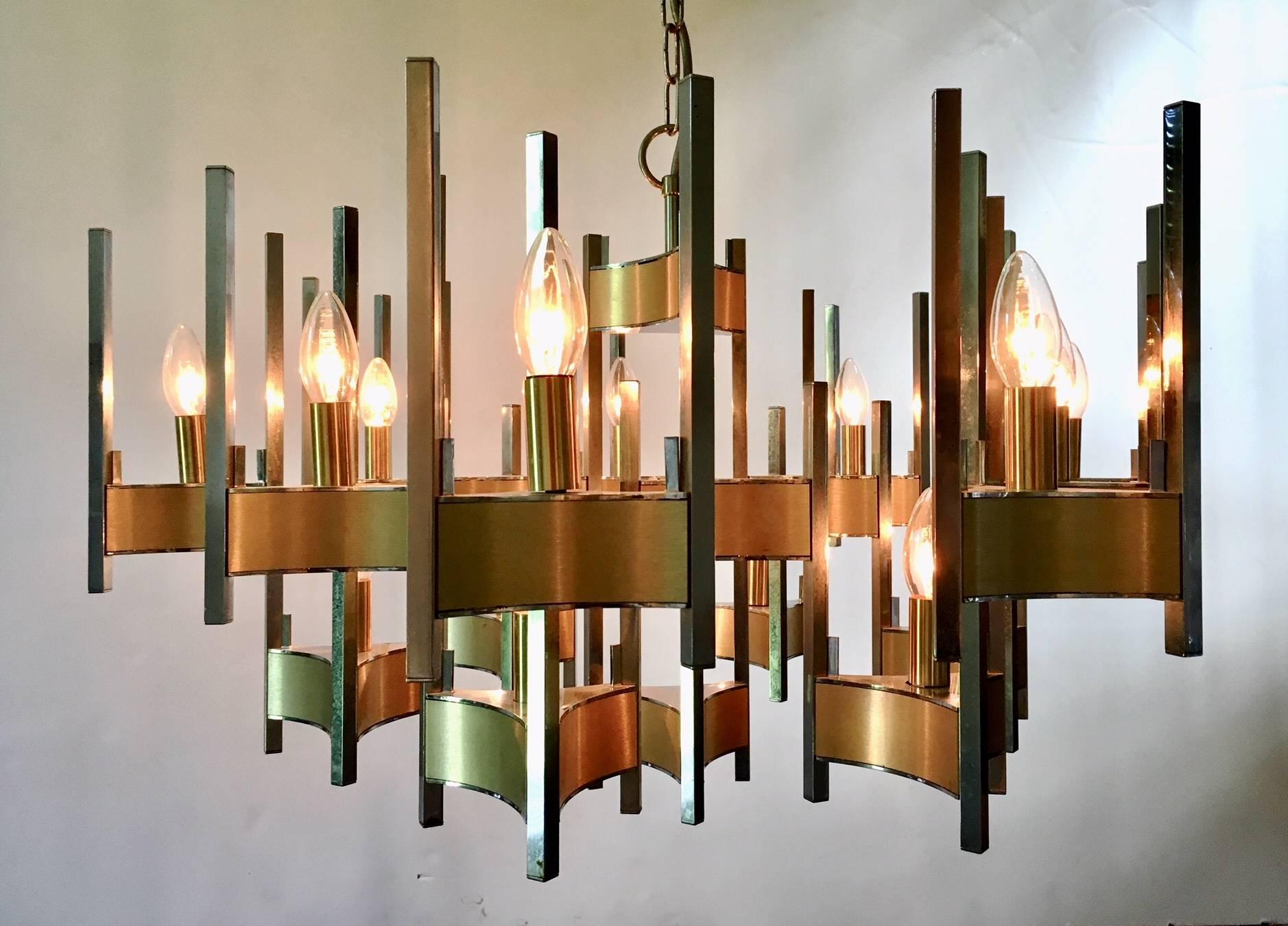 Italian Beautiful Sciolari Fifteen-Light Design Chandelier in Brass and Chrome