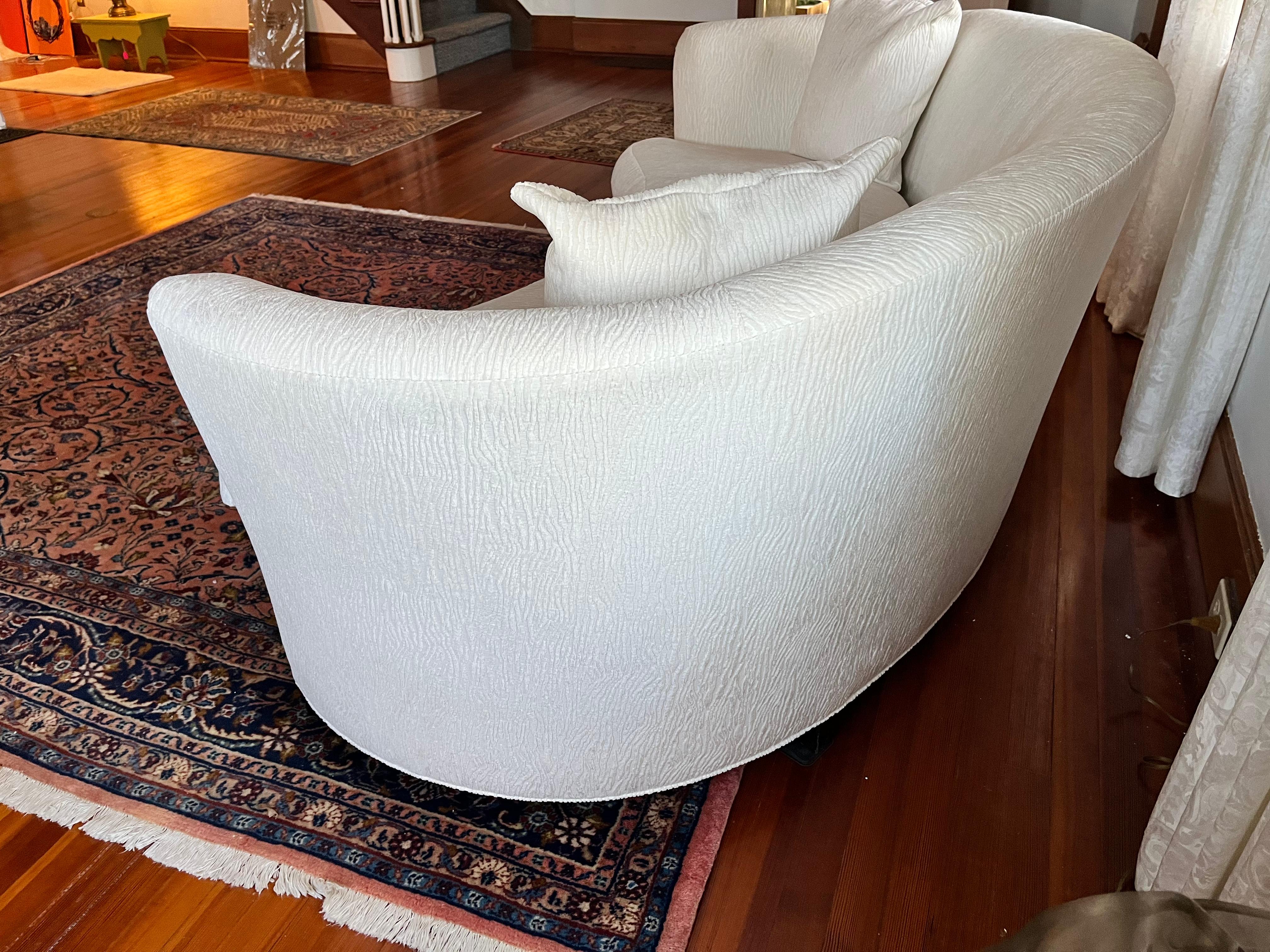 Beautiful Sensuous Curved Kidney Shaped Opera Sofa by Baker Furniture In Good Condition For Sale In Hopewell, NJ