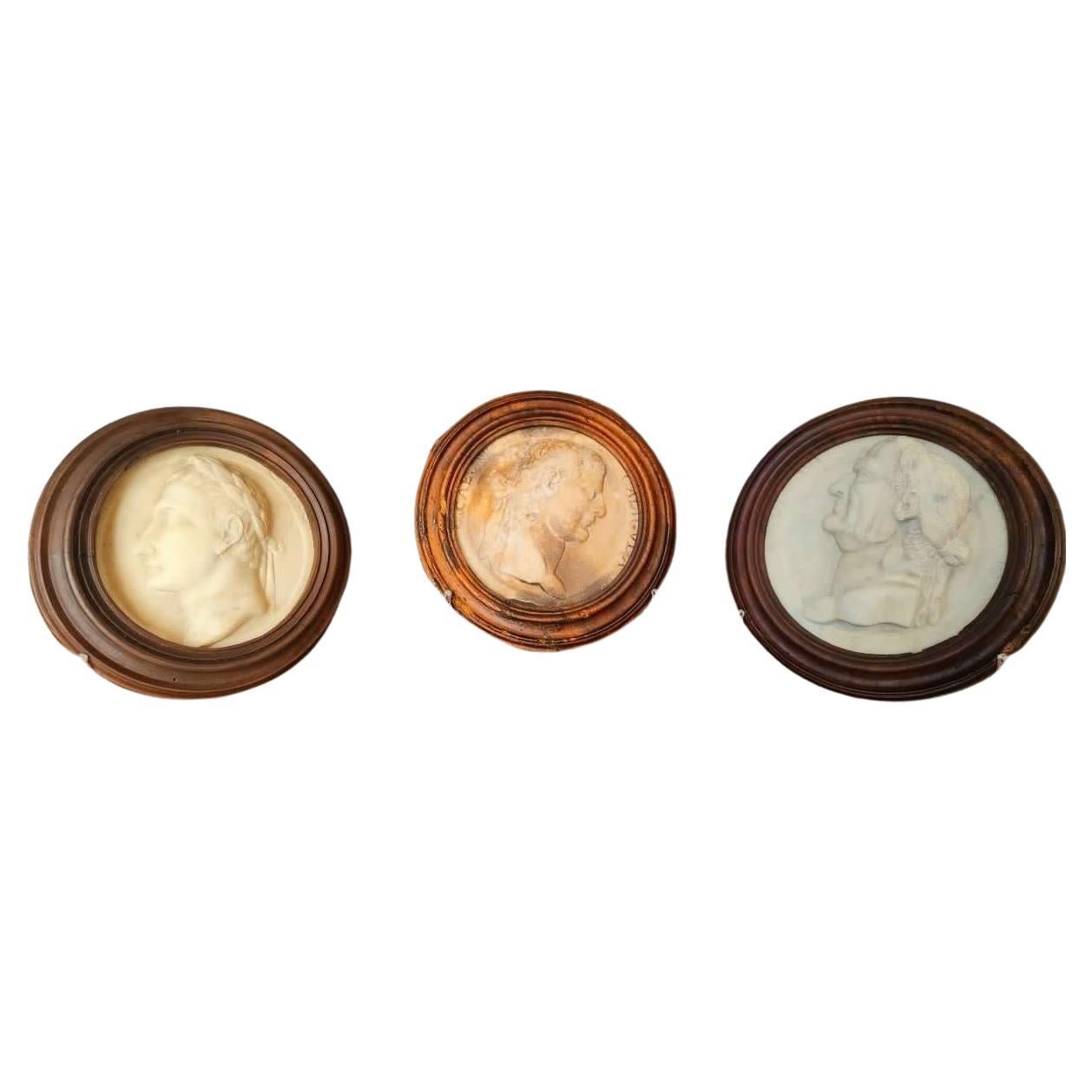 Beautiful series of marble medallions, 18th century For Sale