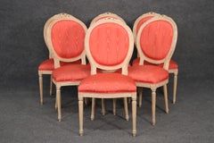 Schönes Set mit 6 französischen Louis XVI- gepolsterten Moire-Esszimmerstühlen