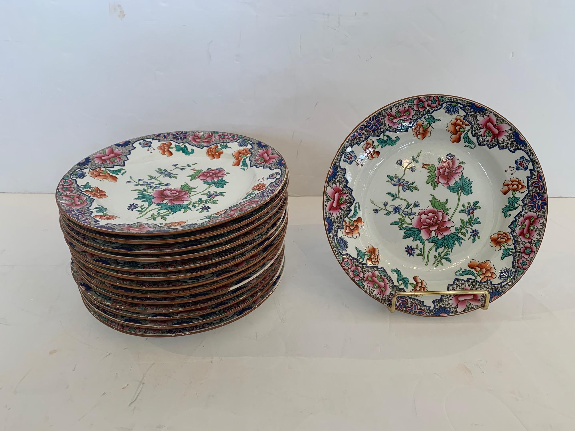Classic set of Spode dishes/plates having lovely floral pattern. Measure: 8
