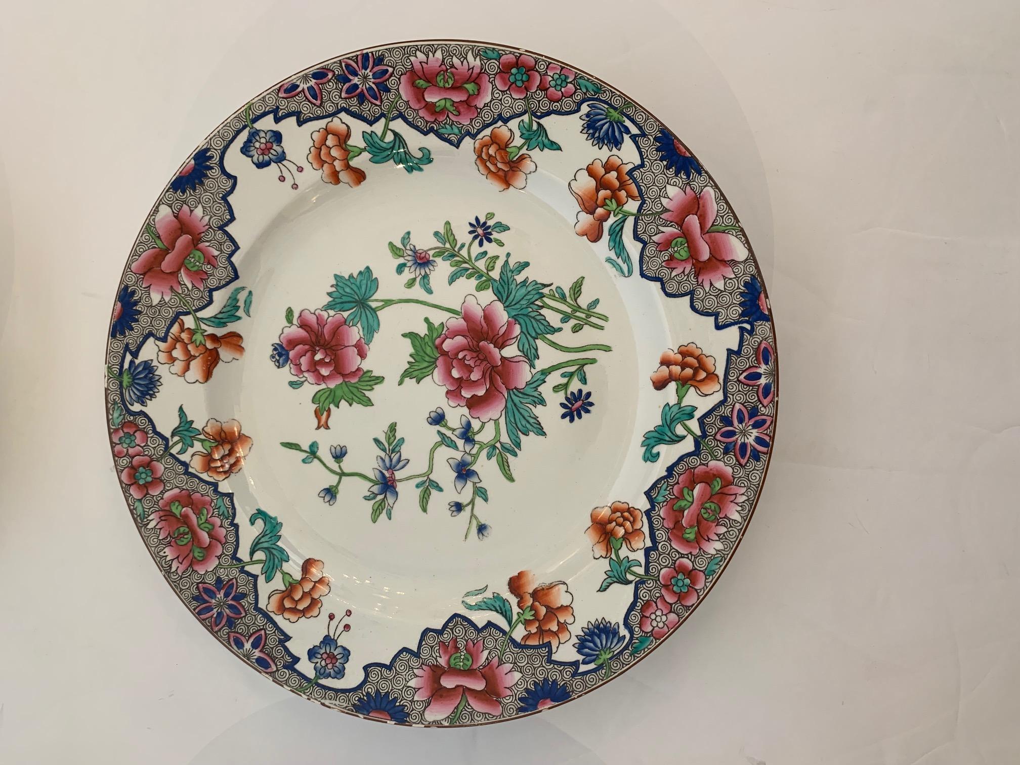 Beautiful Set of 14 Antique English Spode Round Plates For Sale 3