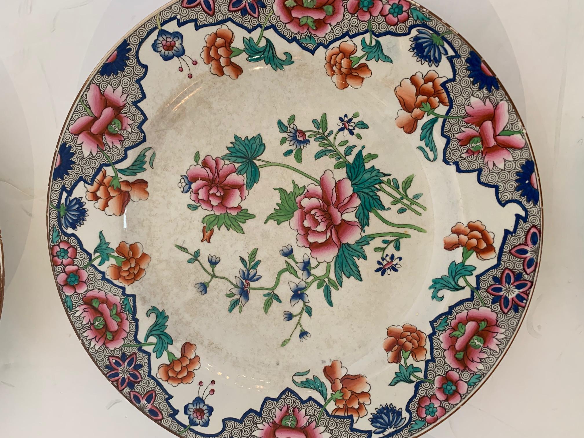 Beautiful Set of 14 Antique English Spode Round Plates For Sale 4