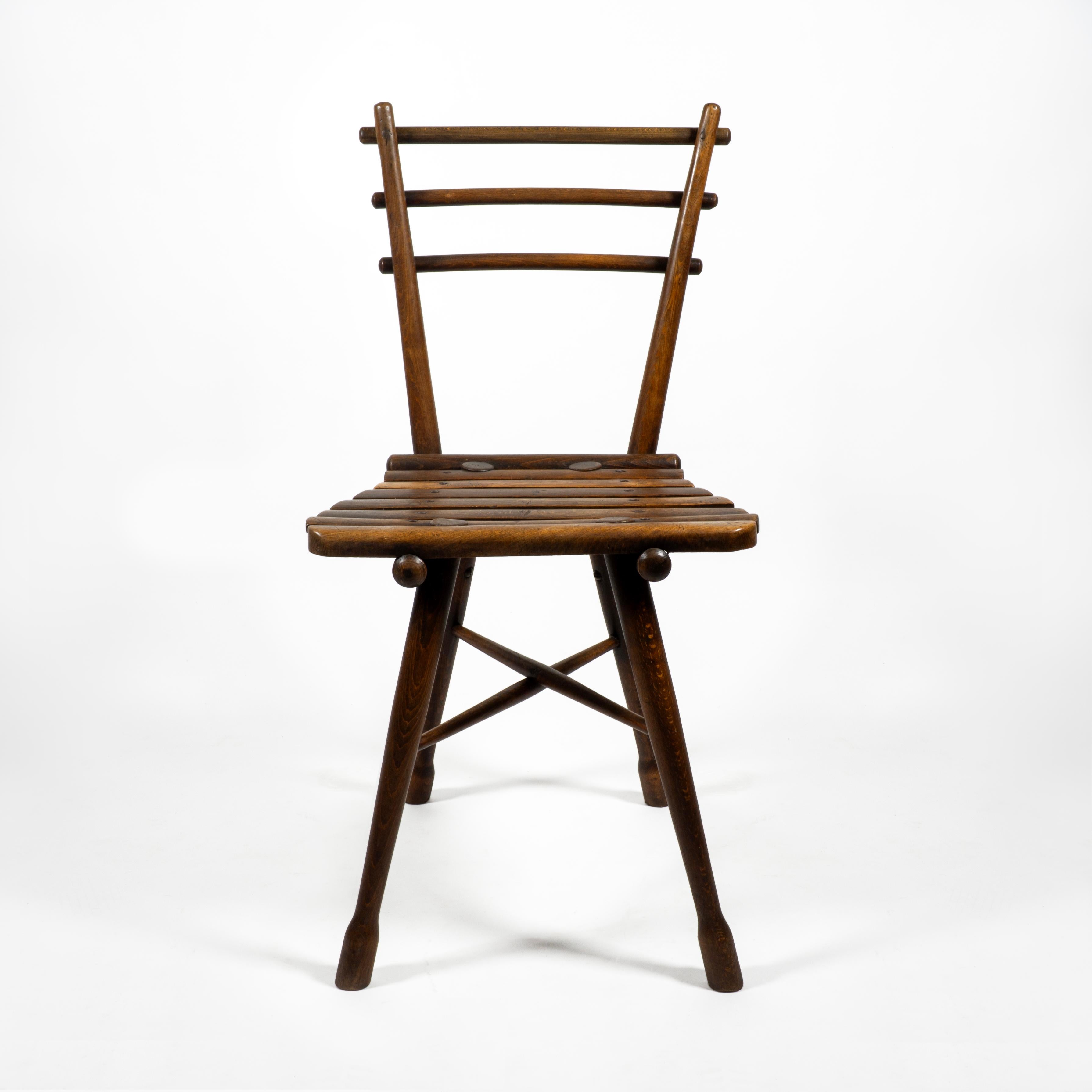 Schöner Satz von 3 Thonet Wood Gartenstühlen 'Gartensessel No. 4', um 1900 (Holz) im Angebot