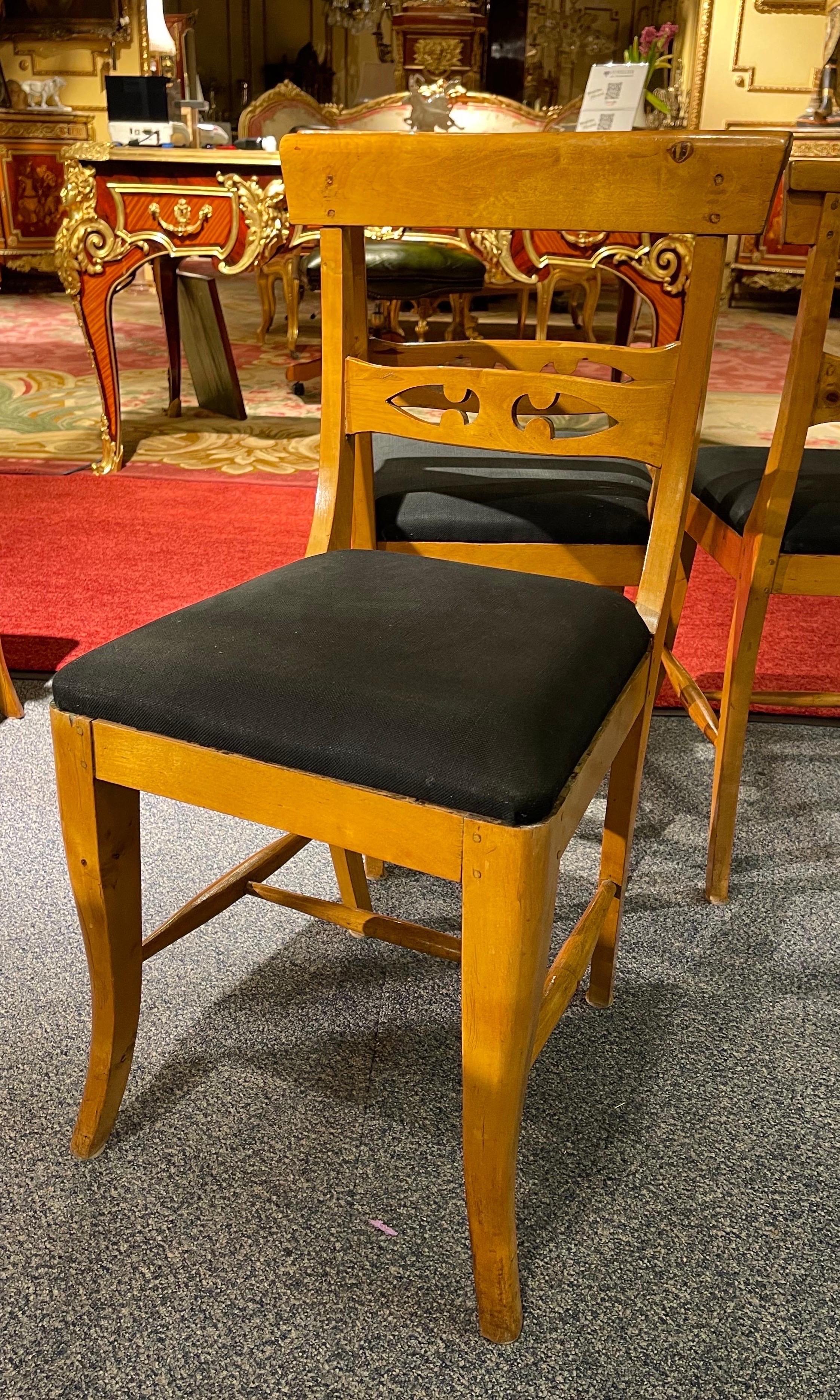 Beautiful Set of 4 Biedermeier Chairs from Around 1860 For Sale 2