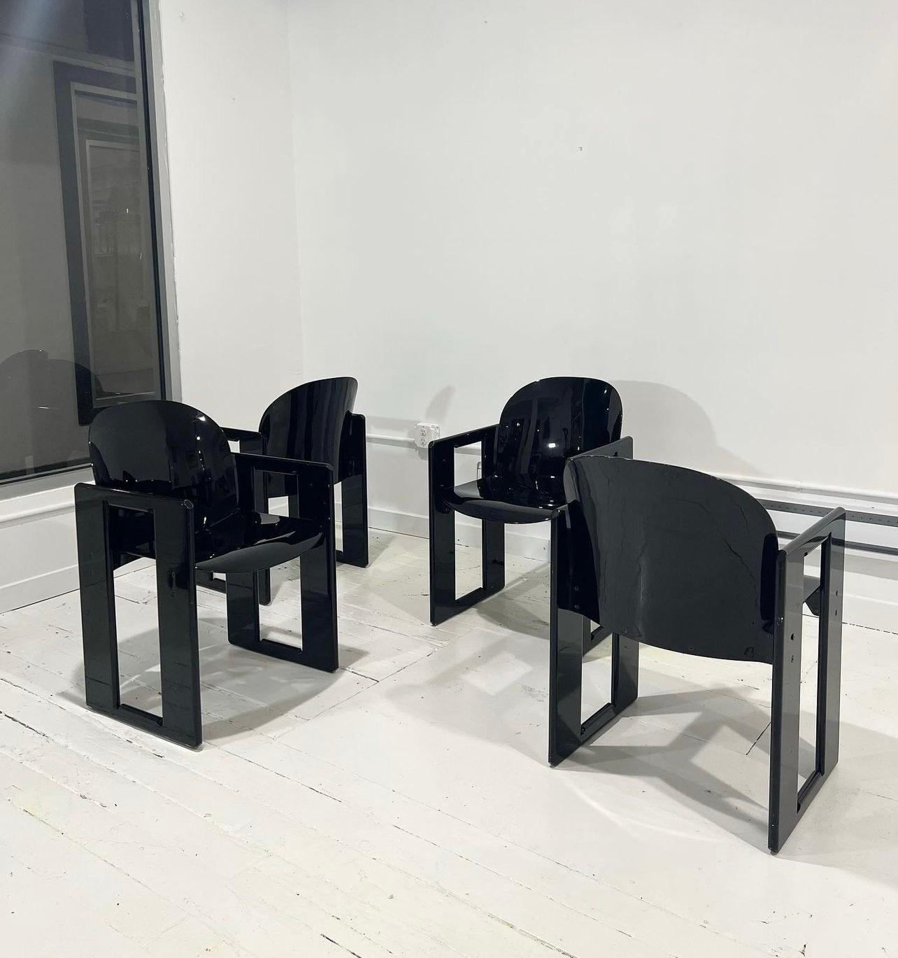 Post-Modern Beautiful Set of 4 Dialogo Arm Chairs by Afra & Tobia Scarpa