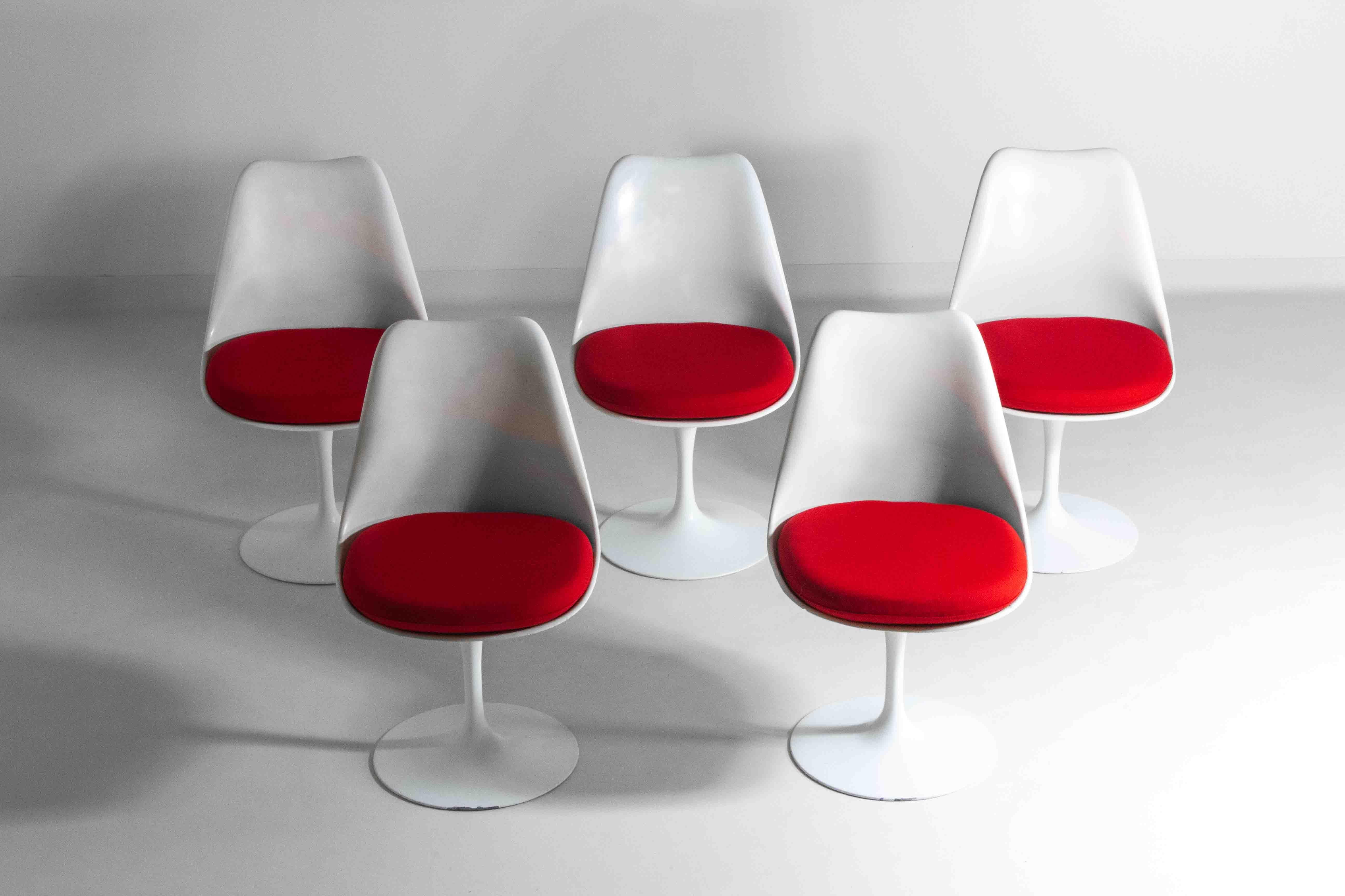 Mid-Century Modern Beautiful set of 5 tulip chairs by Eero Saarinen for Knoll International, 1970s