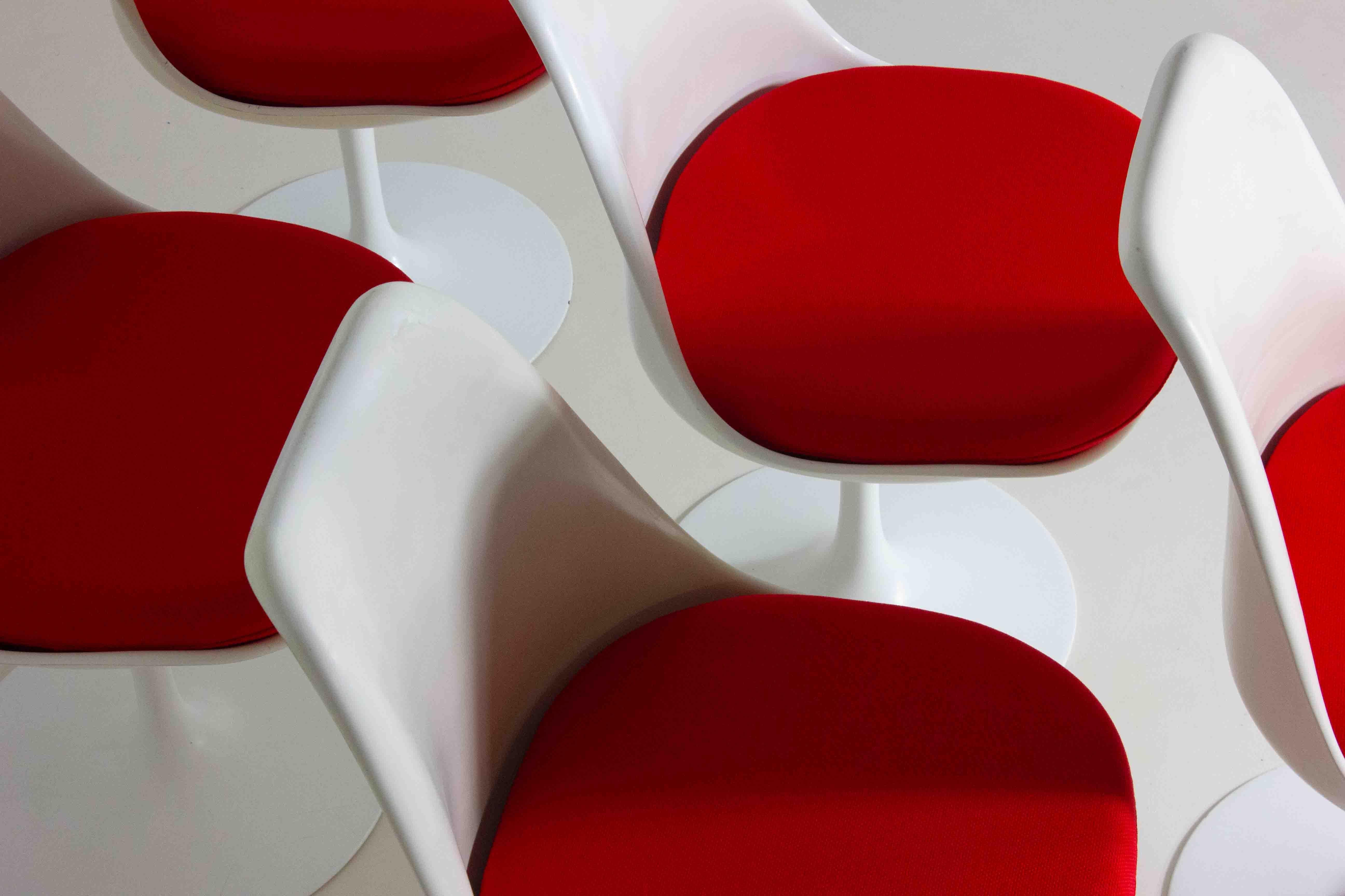 Beautiful set of 5 tulip chairs by Eero Saarinen for Knoll International, 1970s In Good Condition In Antwerpen, VAN