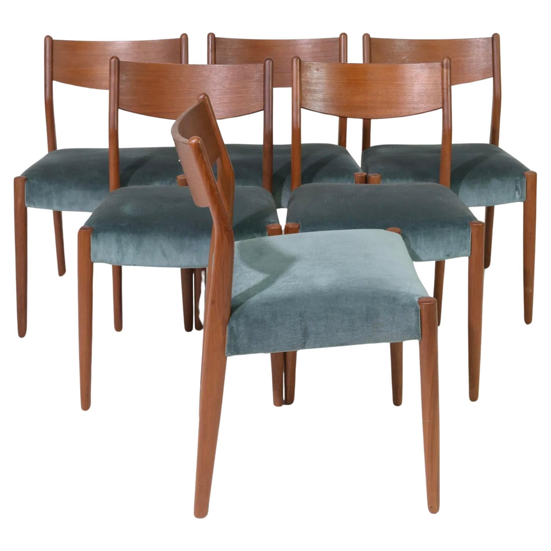Ensemble de 6 chaises de salle à manger modernes danoises en teck avec revêtement en mohair. Chaises de salle à manger danoises en teck massif. Ensemble de chaises très propres et prêtes à l'emploi. Fabriqué au Danemark. Situé à Brooklyn NYC.