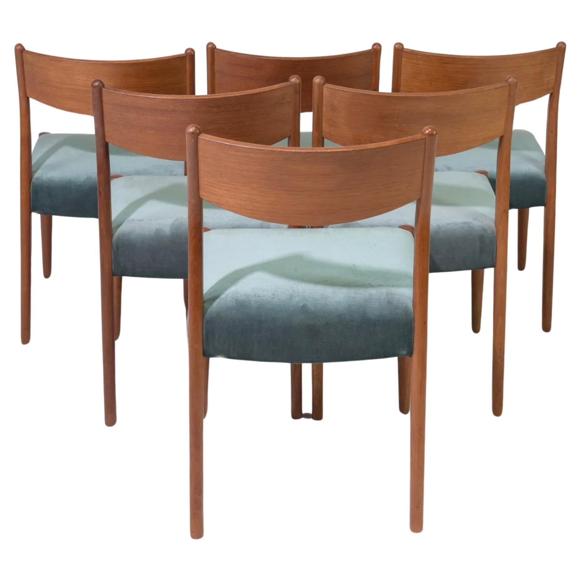 Scandinave moderne Magnifique ensemble de 6 chaises de salle à manger danoises modernes en teck avec revêtement en mohair  en vente