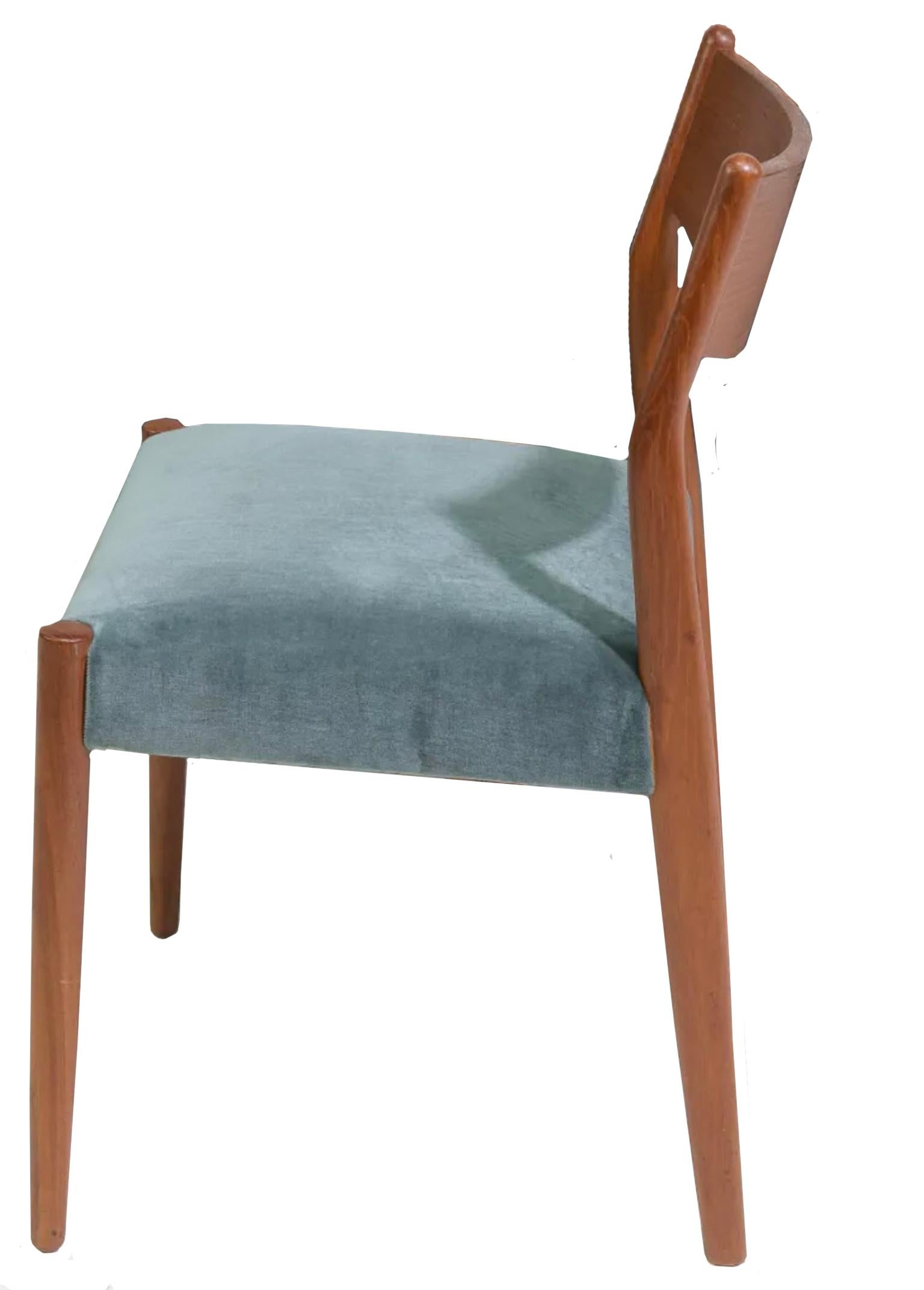 Travail du bois Magnifique ensemble de 6 chaises de salle à manger danoises modernes en teck avec revêtement en mohair  en vente