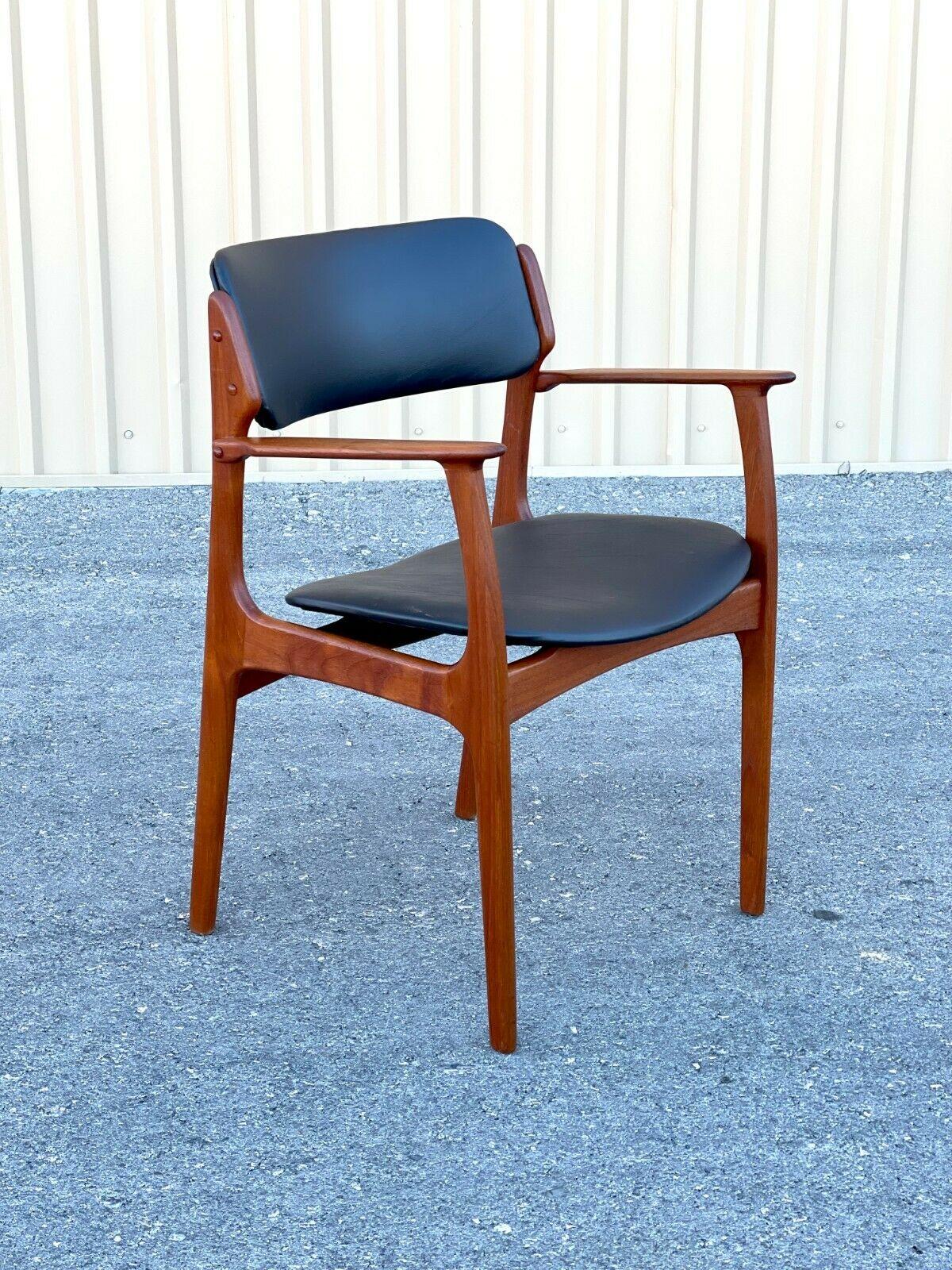 Danish Beautiful Set of 6 Mid Century Modern Erik Buch Model 49 & 50 Teak Dining Chairs