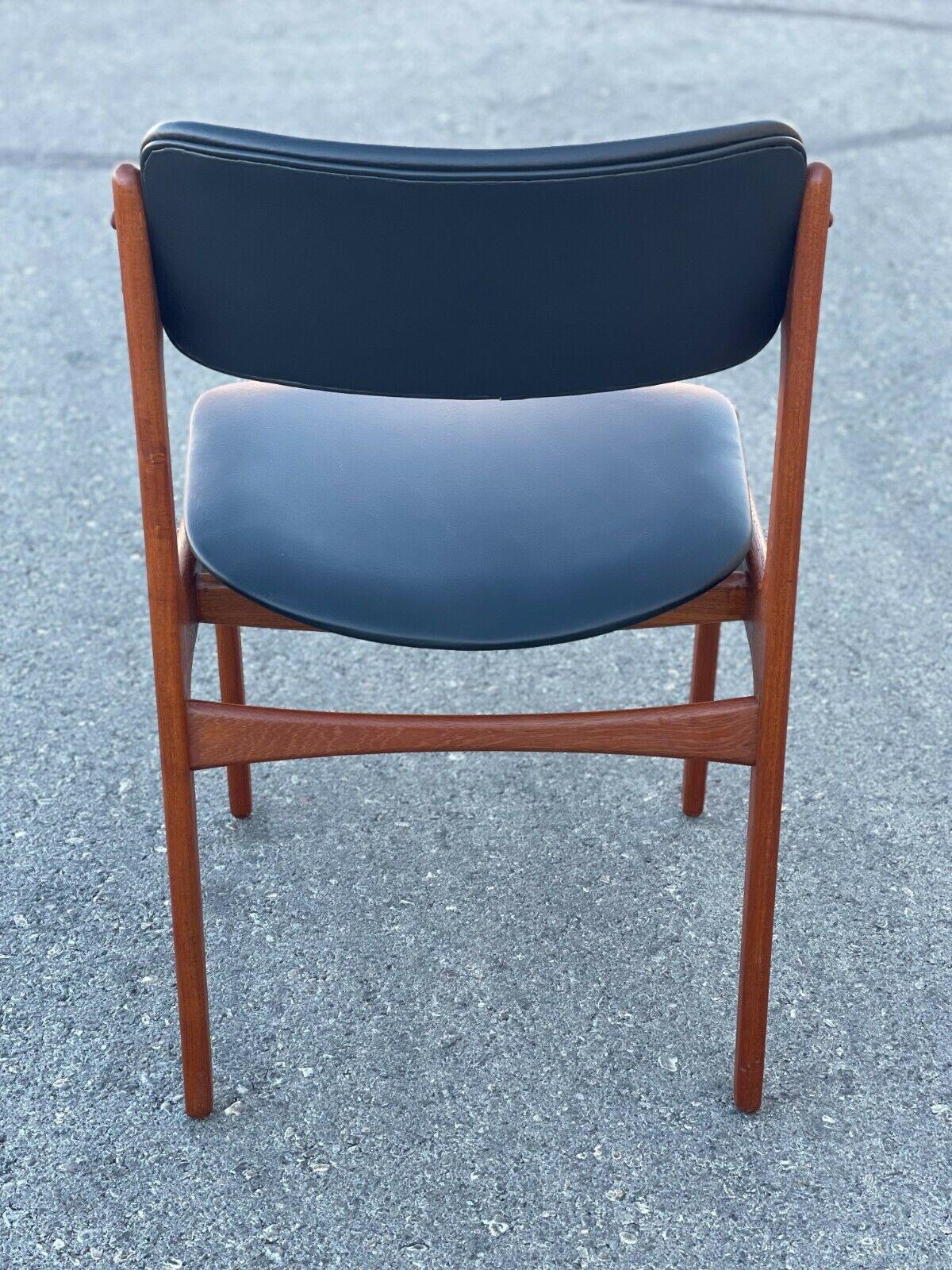 Mid-20th Century Beautiful Set of 6 Mid Century Modern Erik Buch Model 49 & 50 Teak Dining Chairs