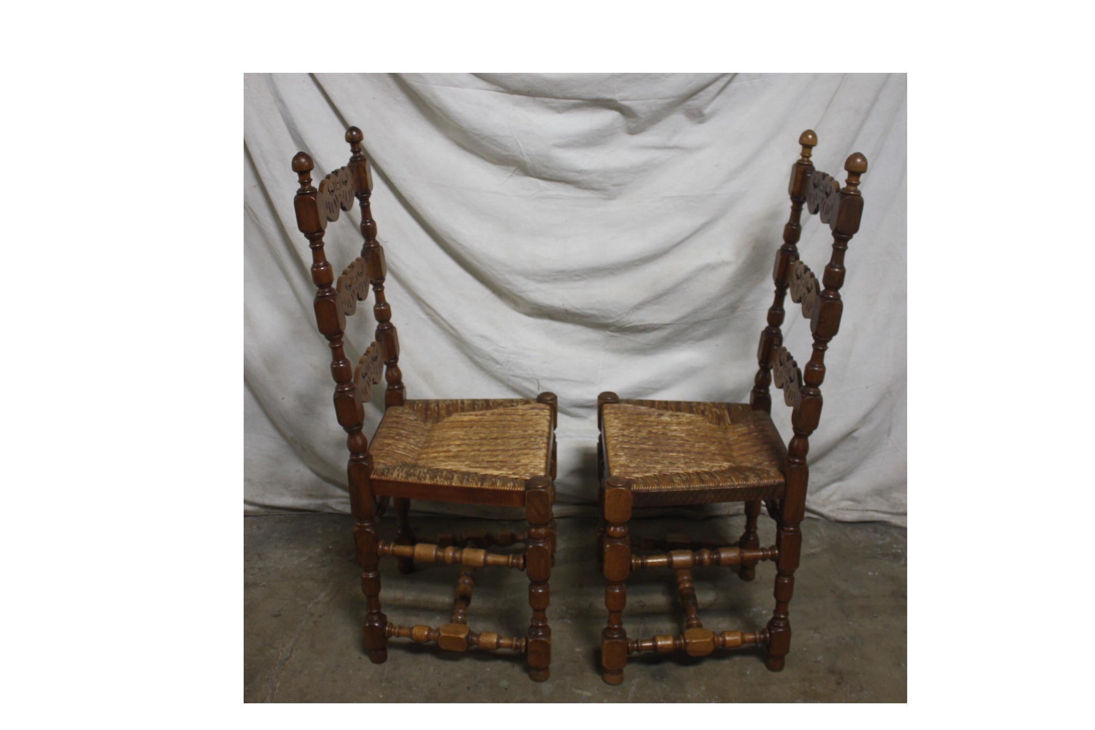 20th Century Beautiful Set of Country French Dining Chairs