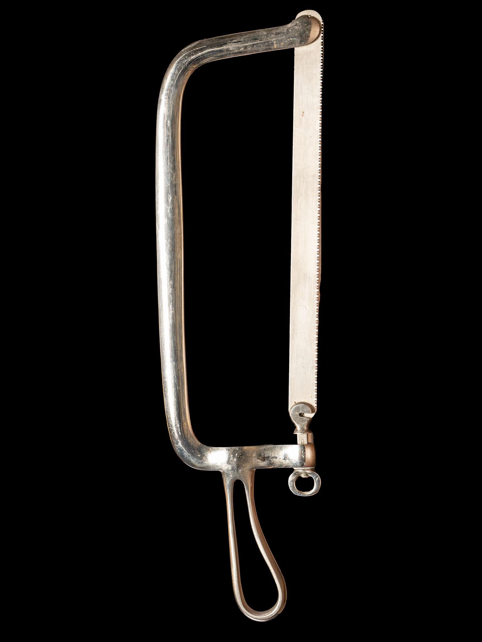 XIXe siècle Magnifique ensemble d'instruments surgiques du début des années 1900, comprenant une scie d'amputation en vente