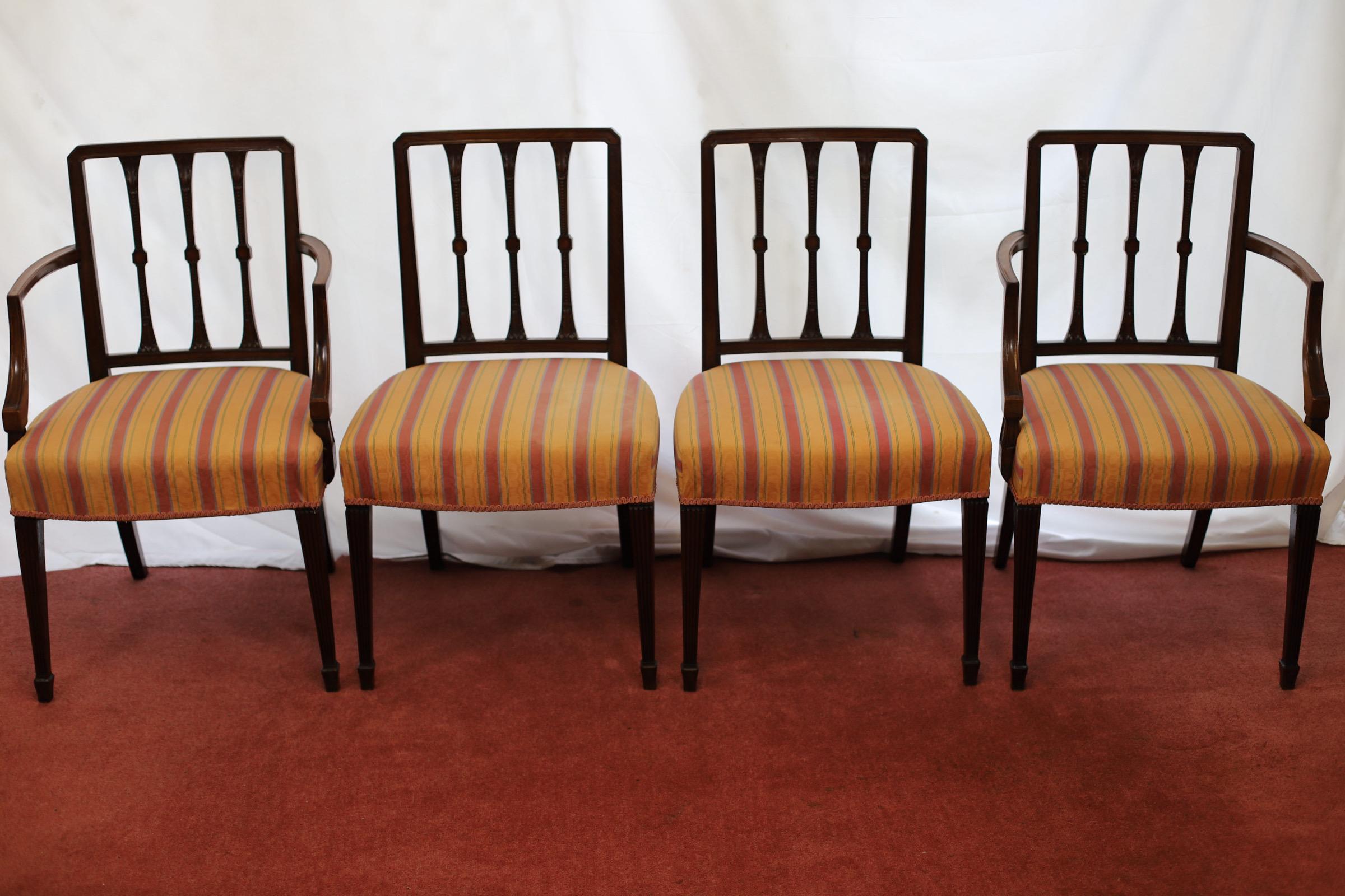 Siamo lieti di offrire questo bellissimo set di otto sedie da pranzo di Giorgio III. Condizioni incantevoli.
Non esitare a contattarmi per qualsiasi domanda.
Ti invitiamo a dare un'occhiata alle immagini perché fanno parte della descrizione.
Tutte