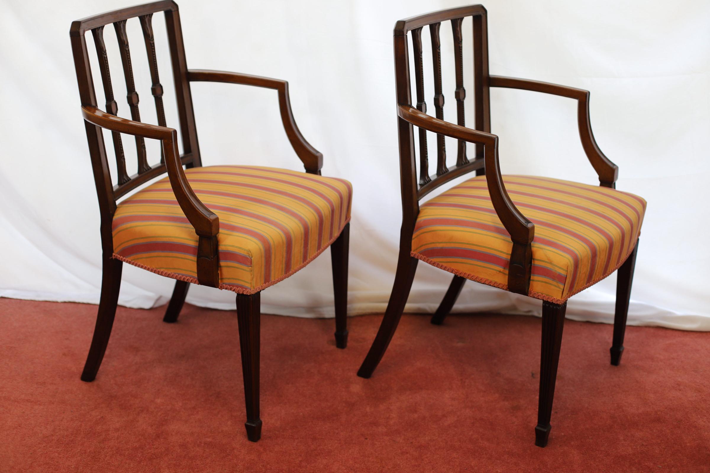XIX secolo Bellissimo set di otto sedie da pranzo Geaorge III in Oak in vendita