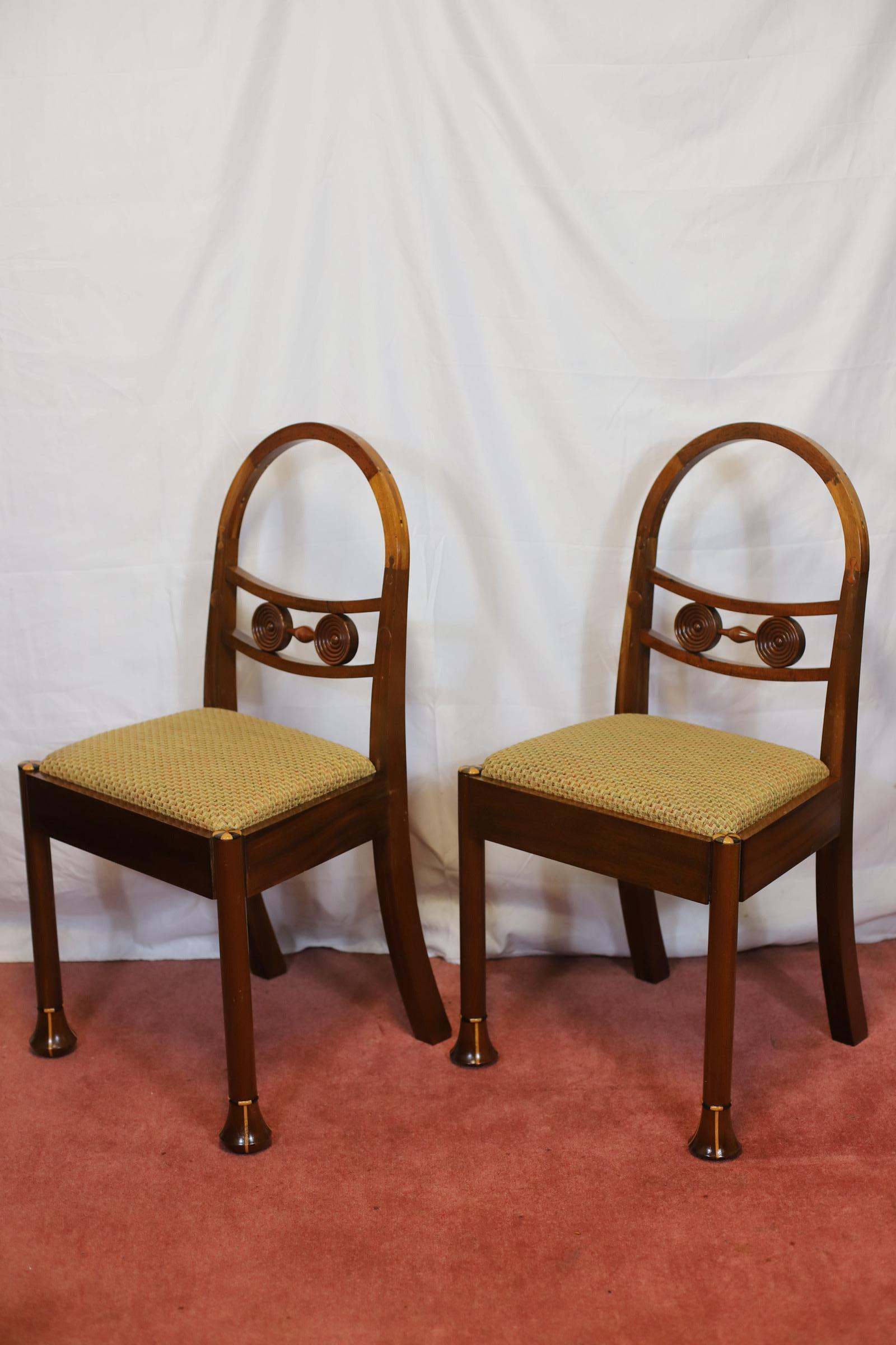 Hand-Crafted Beautiful Set Of Eight Hooped Back Dining Chairs By Jeremy Green For Sale