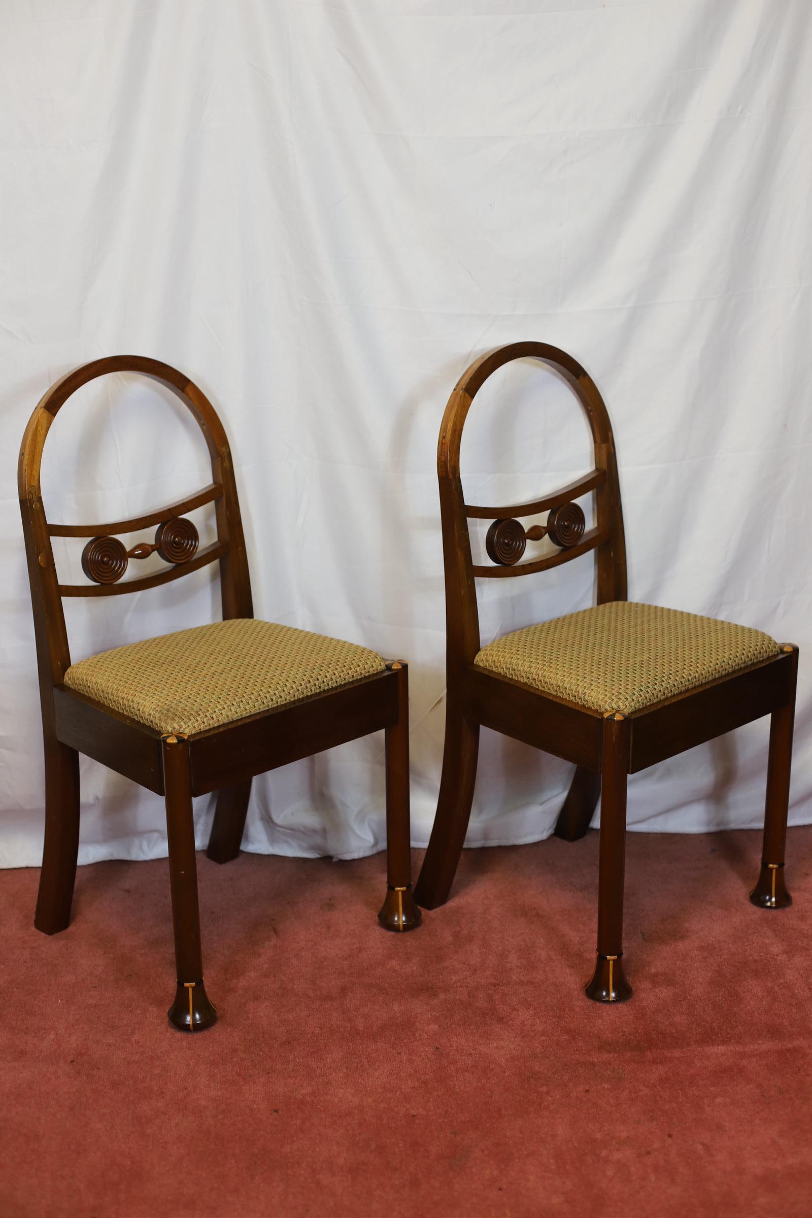 Beautiful Set Of Eight Hooped Back Dining Chairs By Jeremy Green In Good Condition For Sale In Crawley, GB